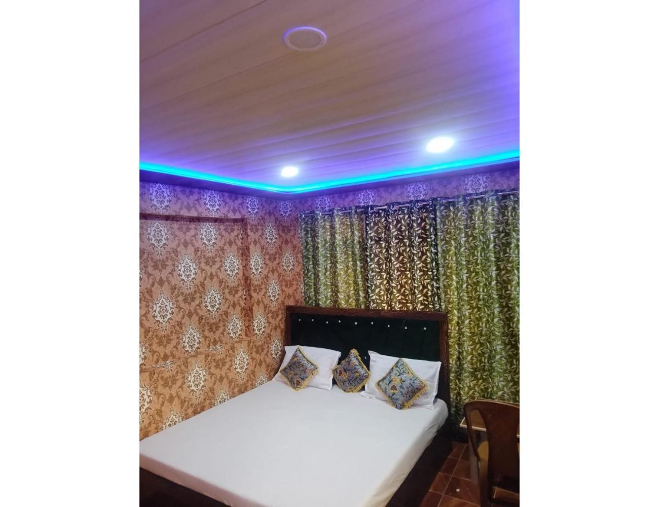 Ikhlas Guest House, Homestay