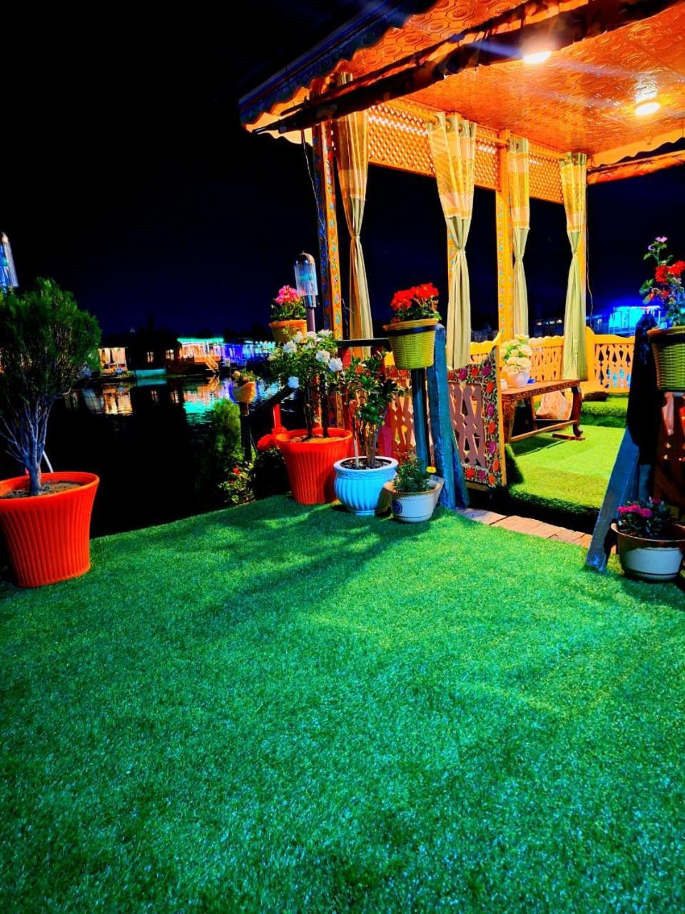 Hotel King Of Kings Houseboat Srinagar (Jammu and Kashmir)