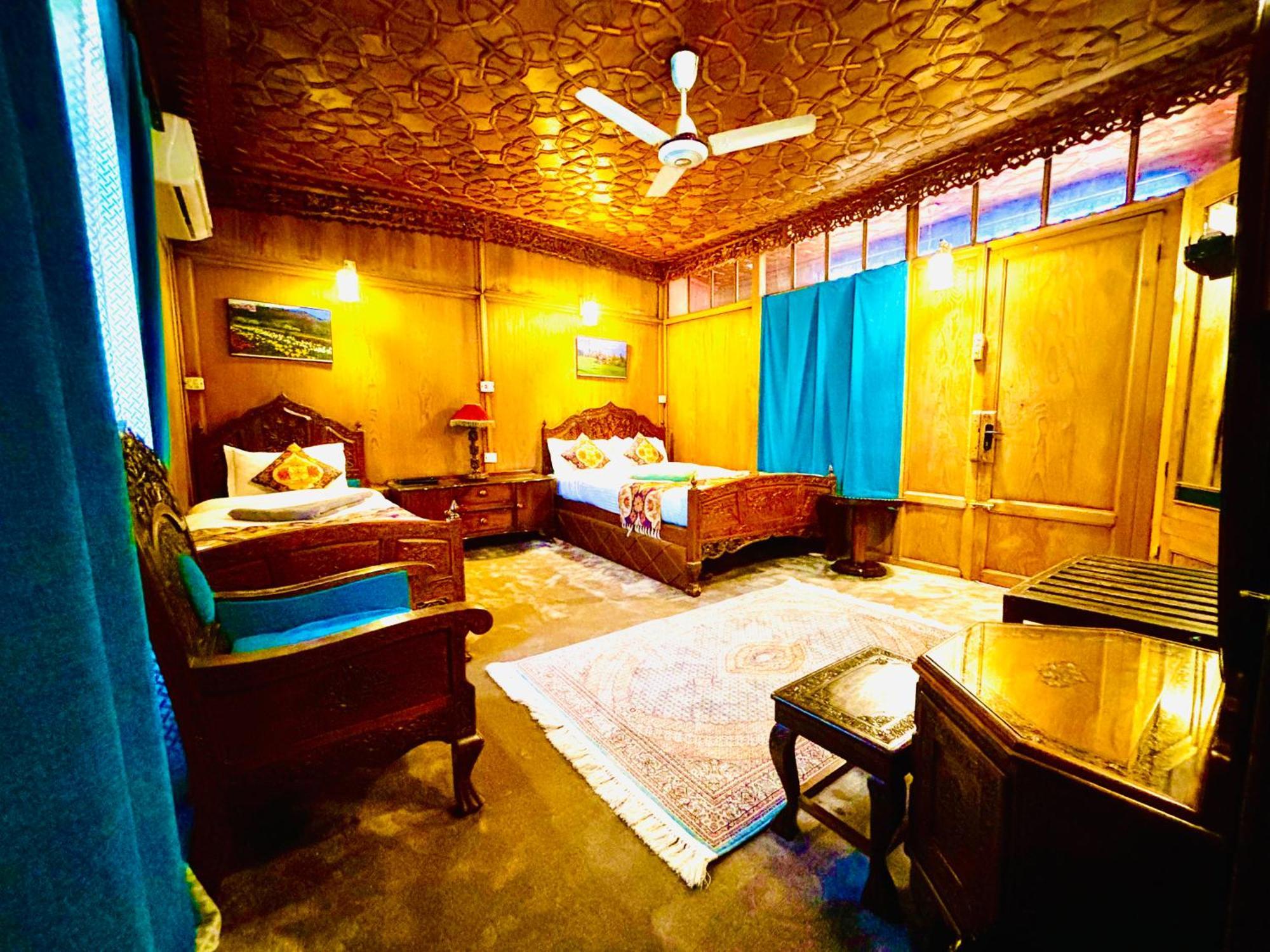 The Badyari Palace Houseboats