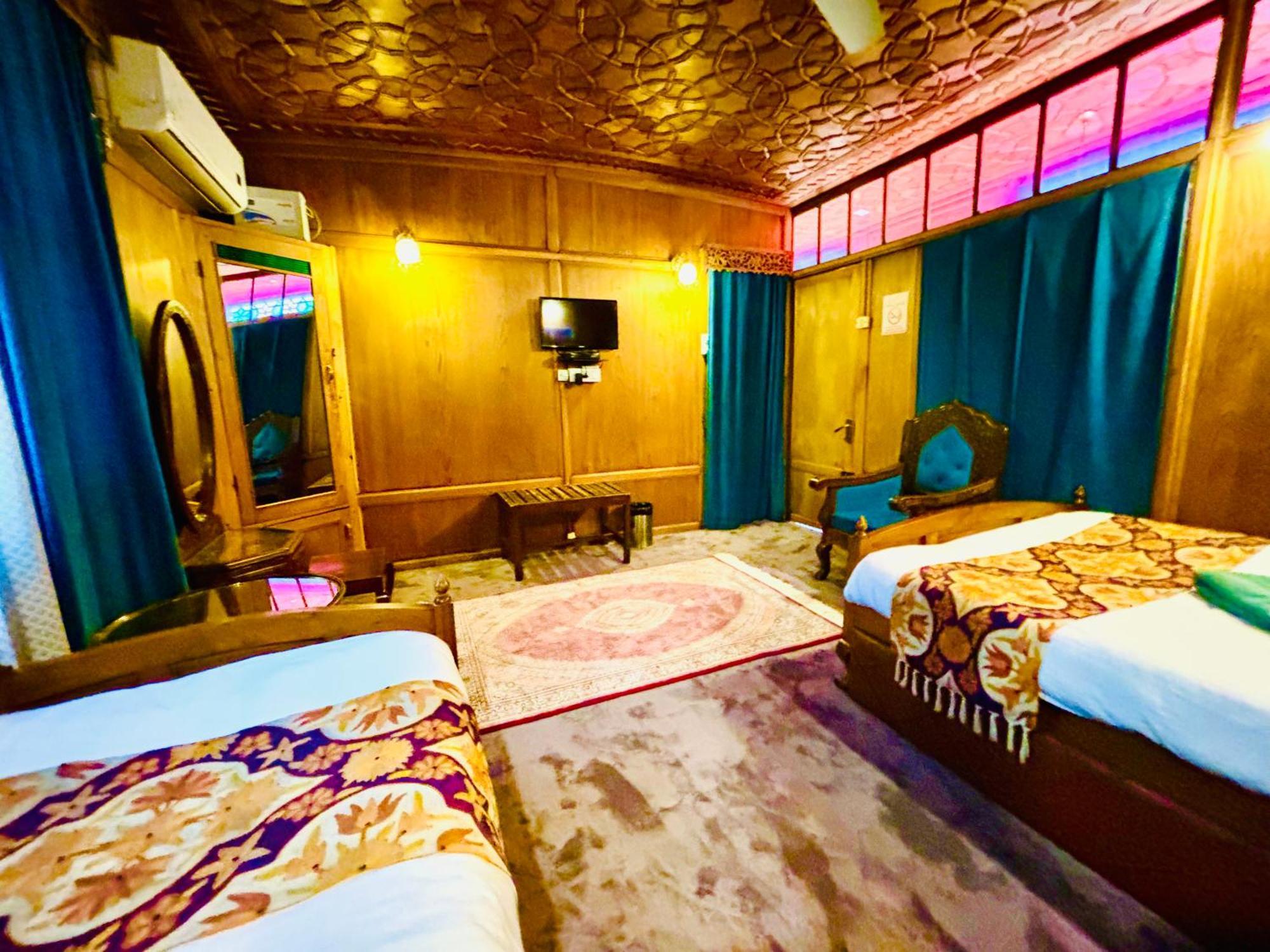Bed & Breakfast The Badyari Palace Houseboats