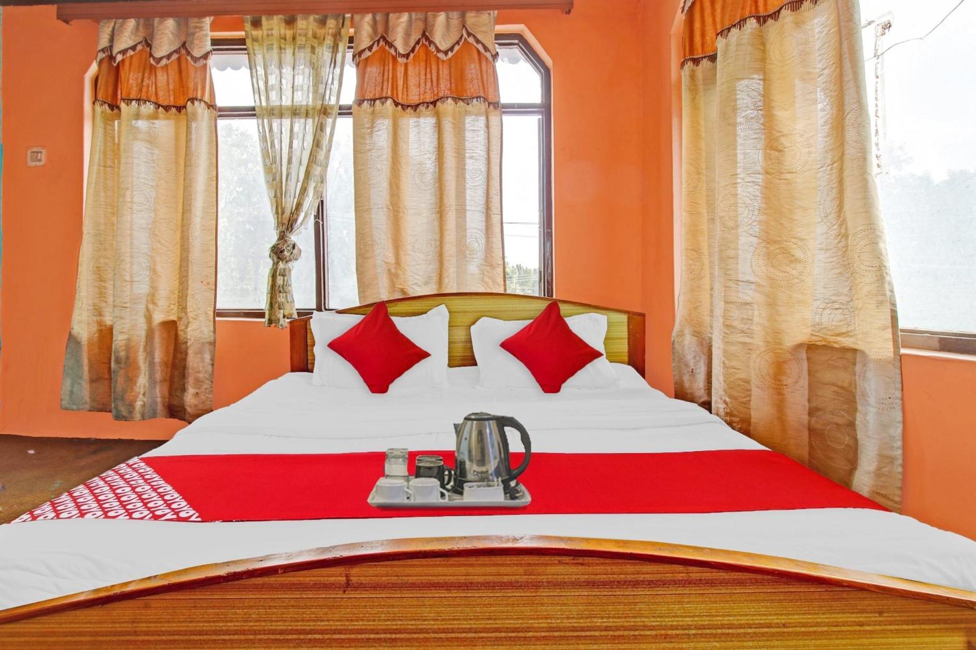 Hotel O Hunter's & Cafe Srinagar (Jammu and Kashmir)