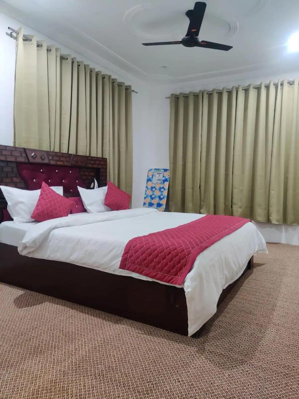 Love And Peace Homestay * Srinagar (Jammu and Kashmir)