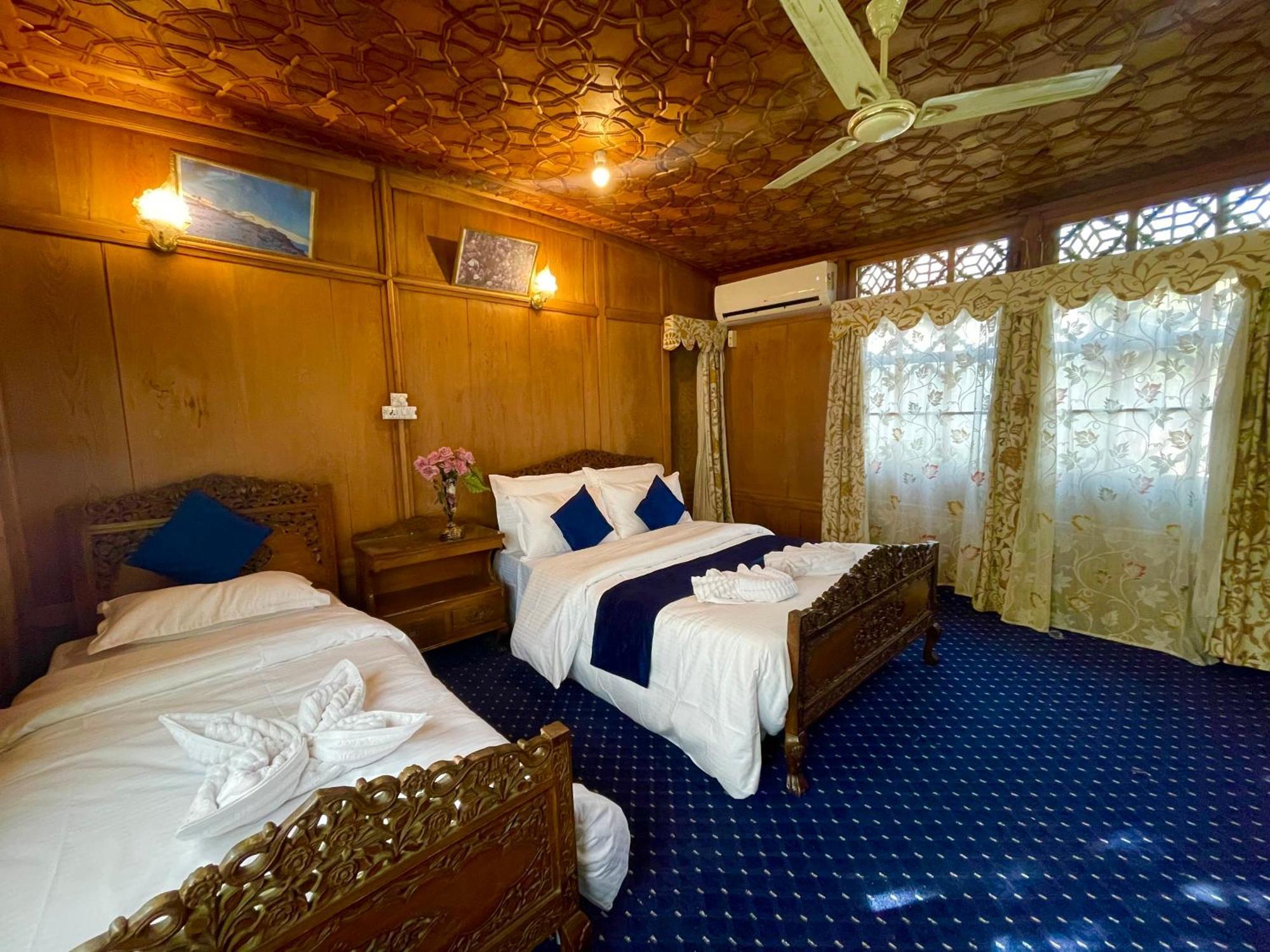 New Sea Palace Houseboats Srinagar (Jammu and Kashmir)