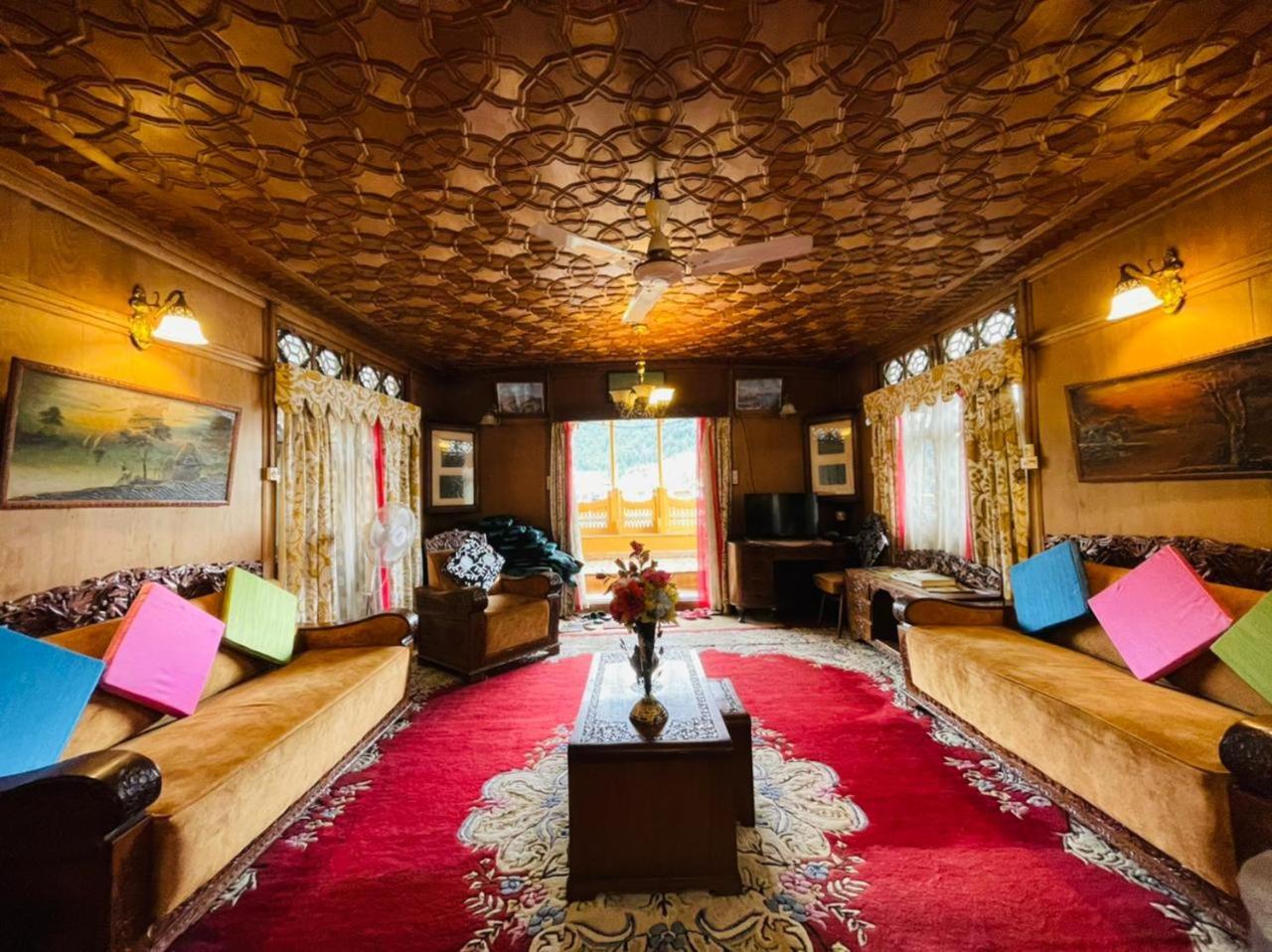New Sea Palace Houseboats Hotel