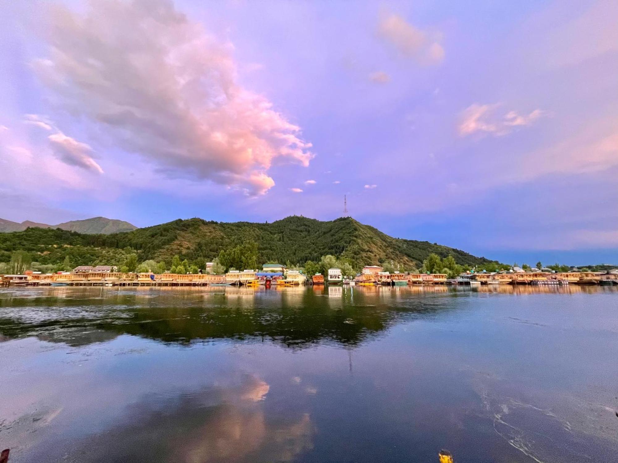 New Sea Palace Houseboats 4* Srinagar (Jammu and Kashmir)