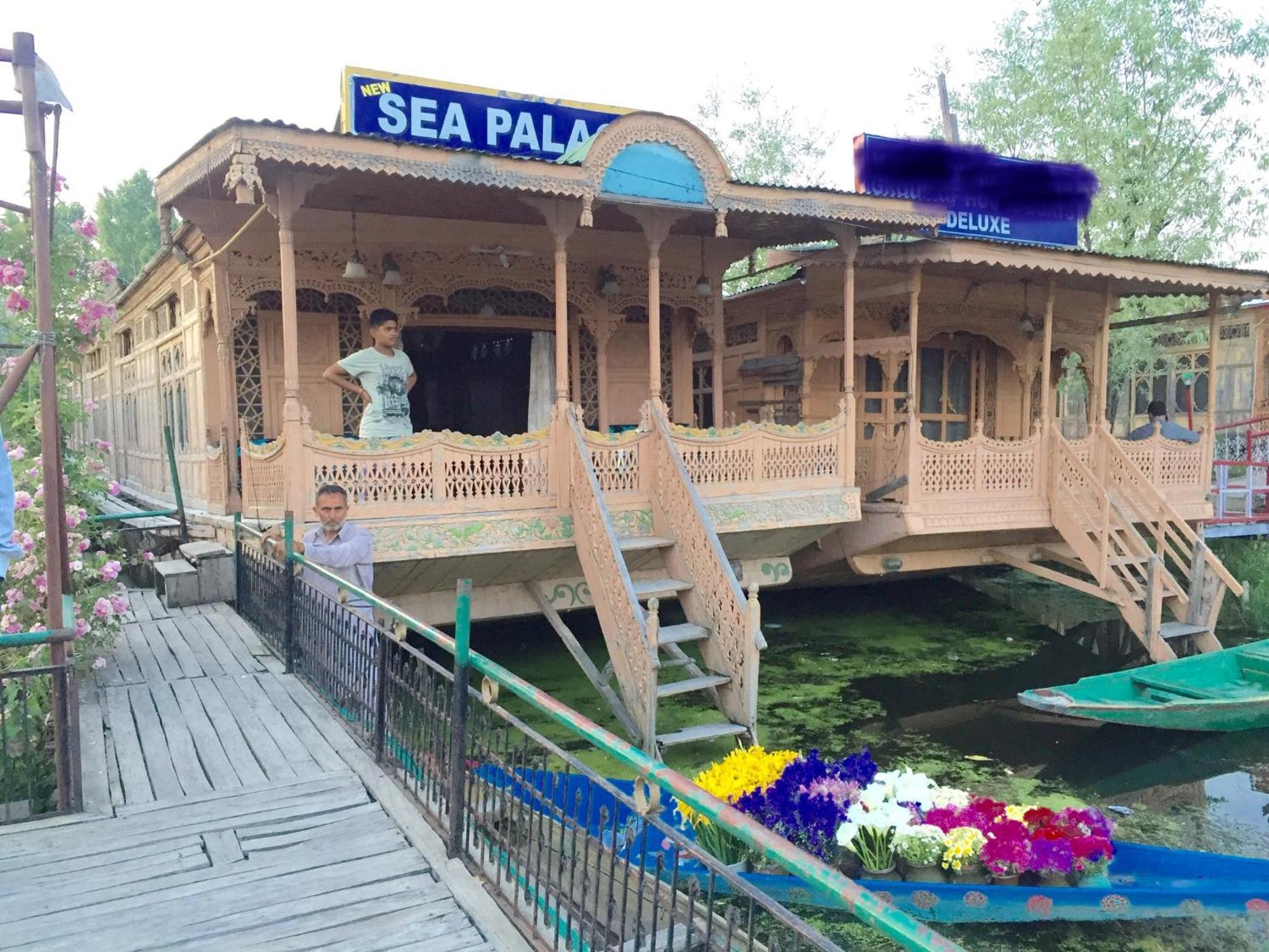 New Sea Palace Houseboats
