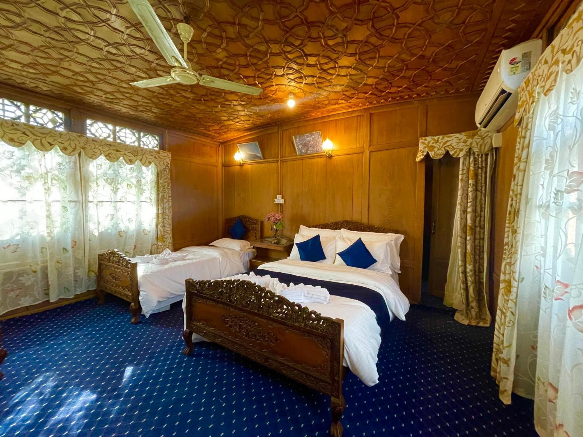 New Sea Palace Houseboats Srinagar (Jammu and Kashmir)