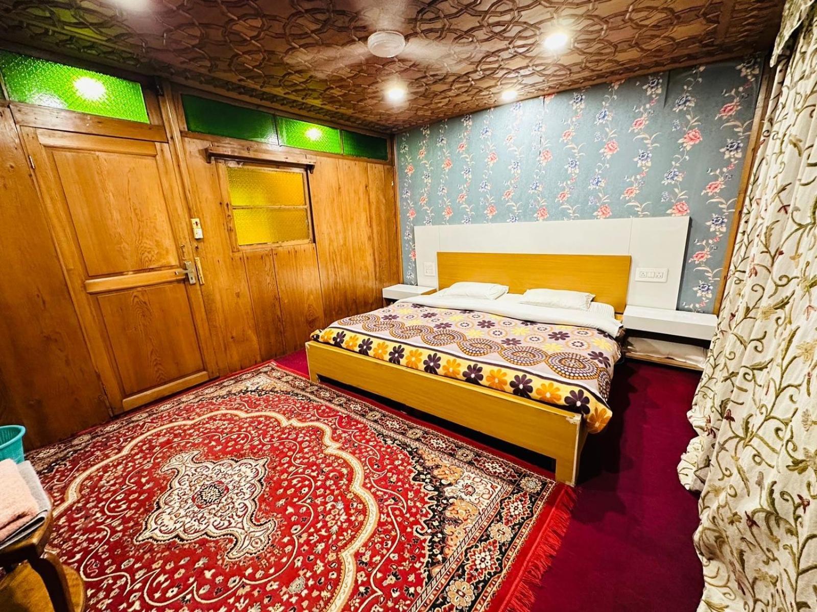Botel Hayat Group Of Houseboats 3*