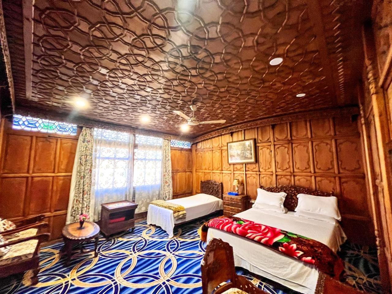 Botel Floating Shanghai Group Of Houseboats Srinagar (Jammu and Kashmir)