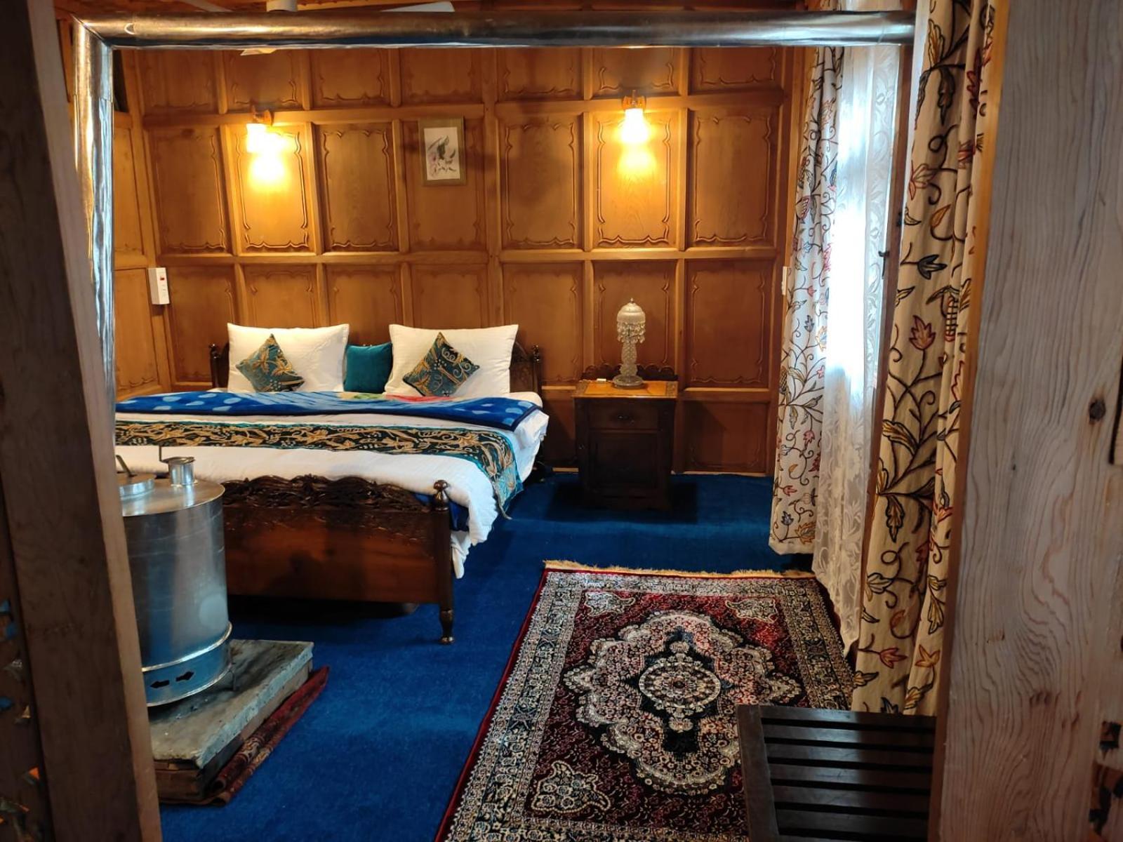 Botel Floating Shanghai Group Of Houseboats