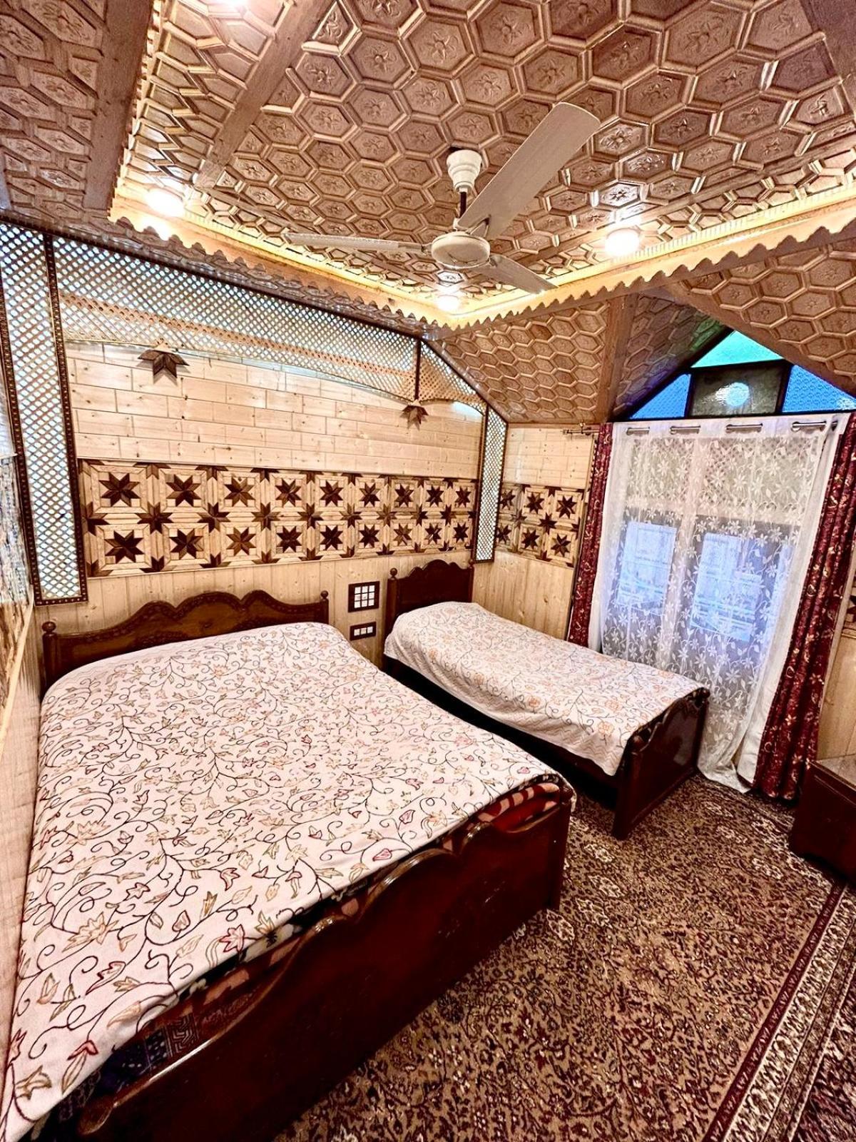 Floating Shanghai Group Of Houseboats 4*