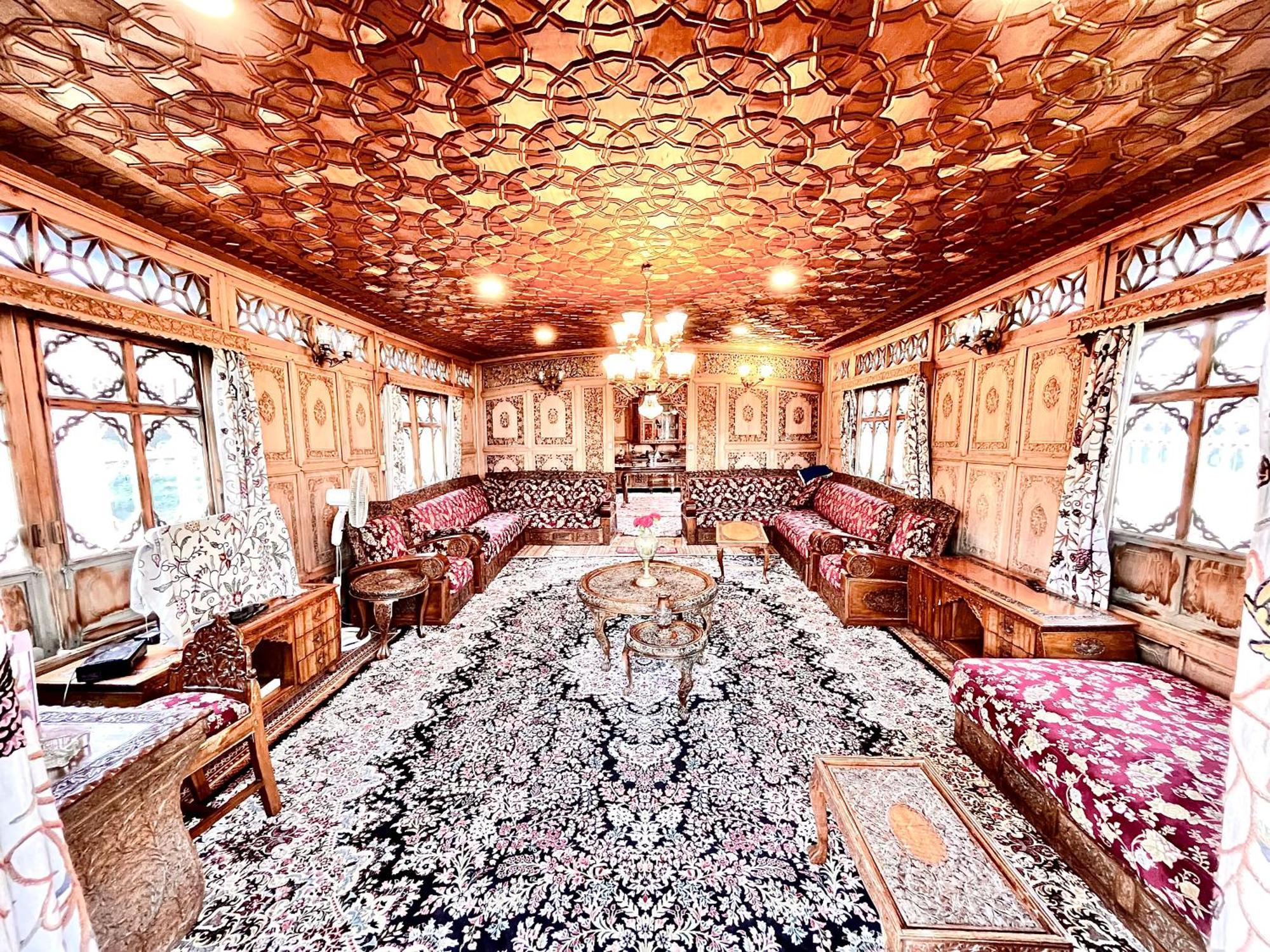 Floating Shanghai Group Of Houseboats Botel Srinagar (Jammu and Kashmir)