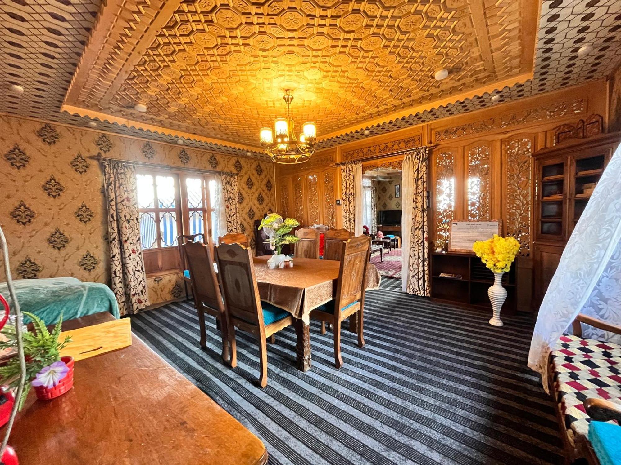 Botel Floating Shanghai Group Of Houseboats 4*
