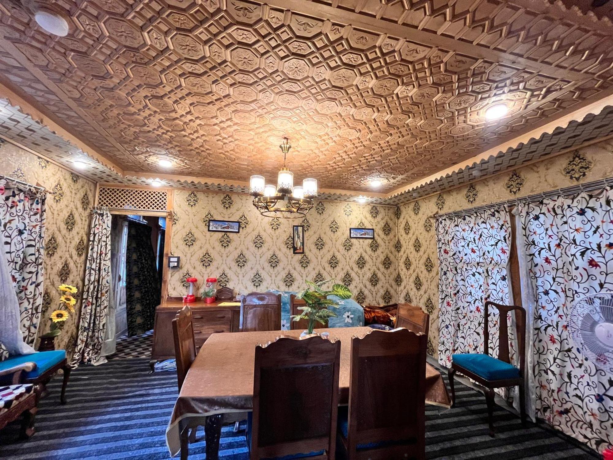 Botel Floating Shanghai Group Of Houseboats