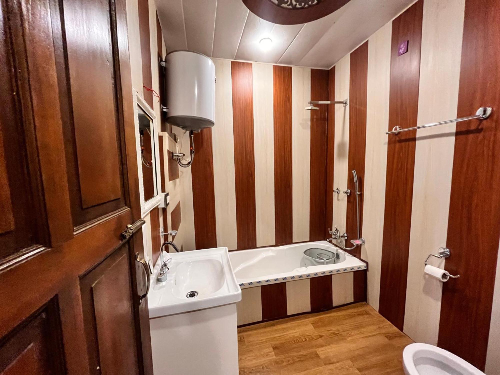 Floating Shanghai Group Of Houseboats 4*