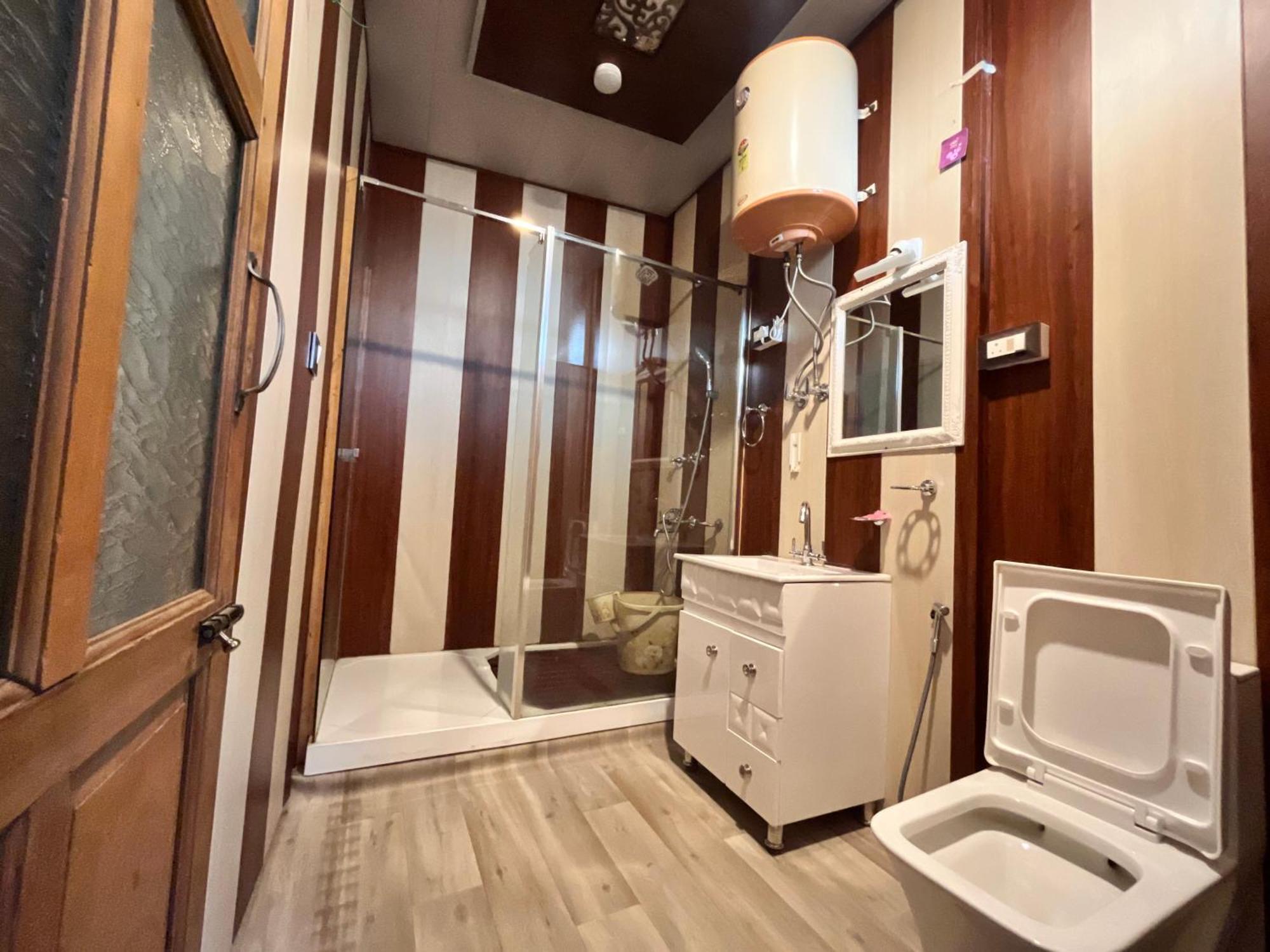 Botel Floating Shanghai Group Of Houseboats