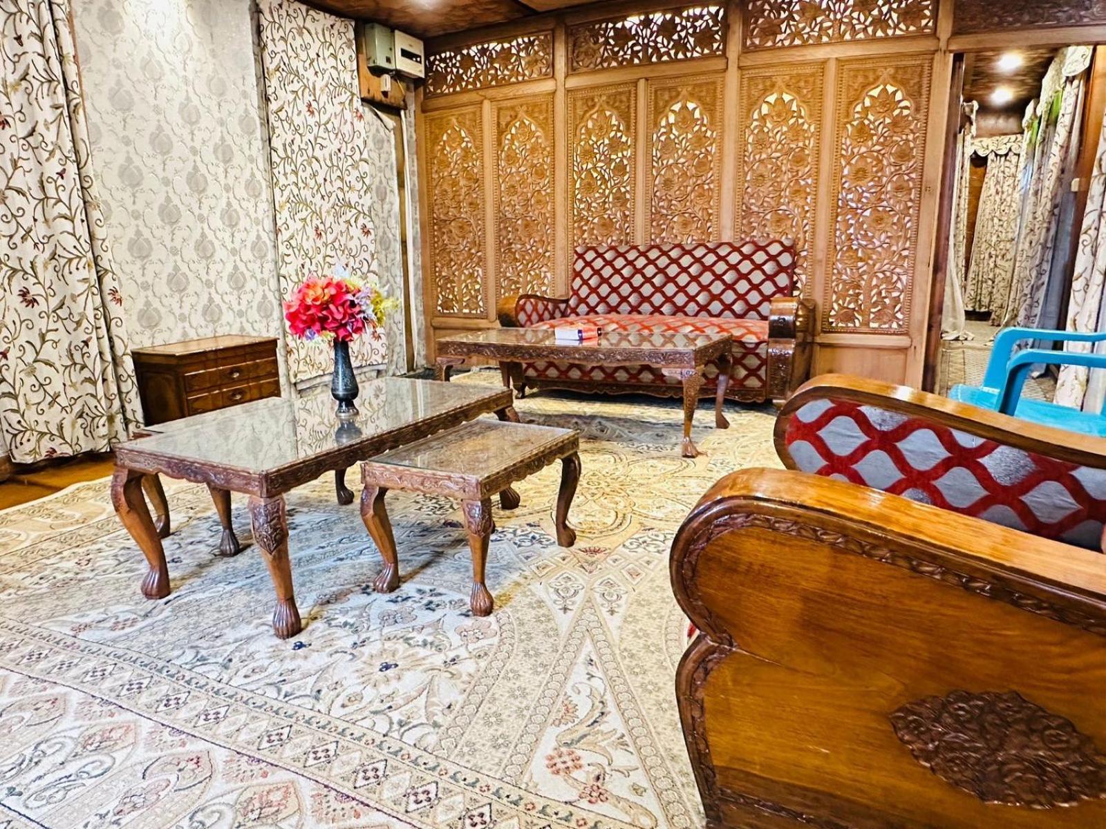 Hayat Group Of Houseboats Botel Srinagar (Jammu and Kashmir)