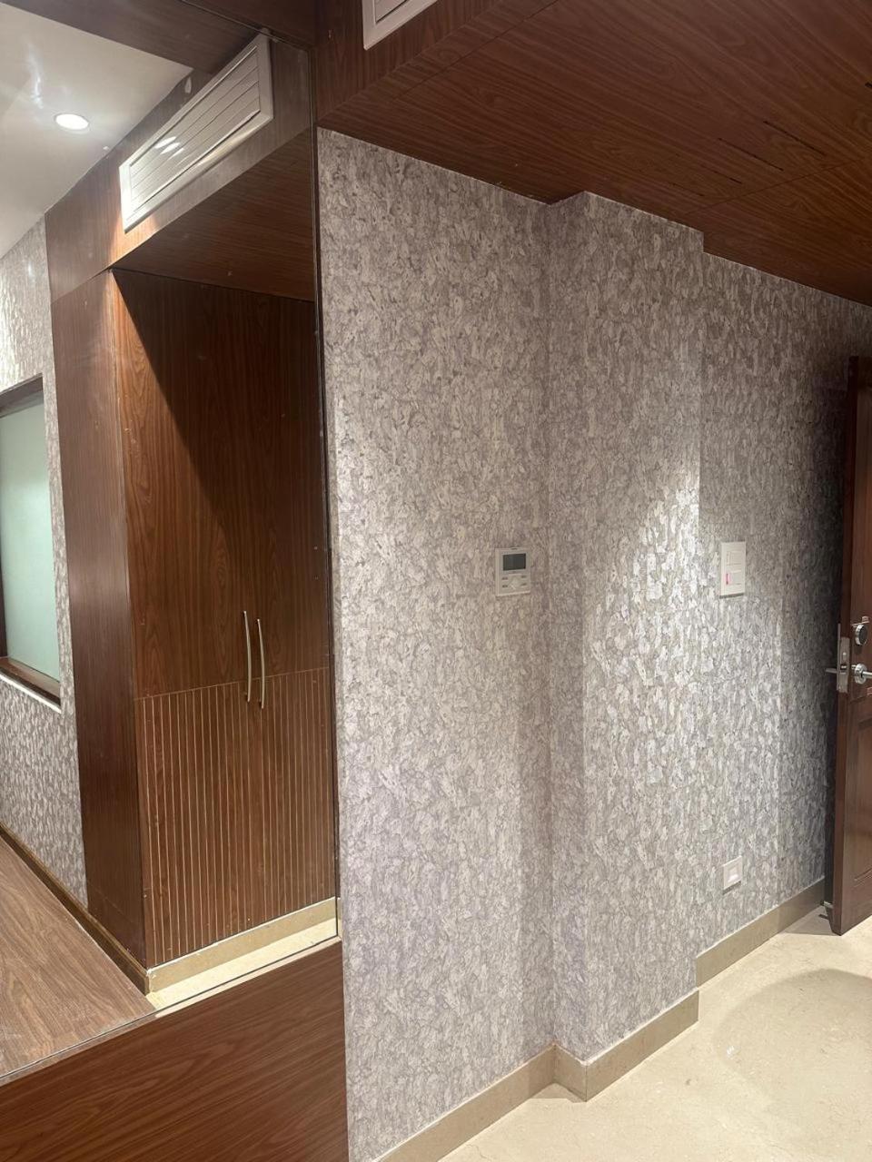 Hotel The Grand Mamta Srinagar (Jammu and Kashmir)