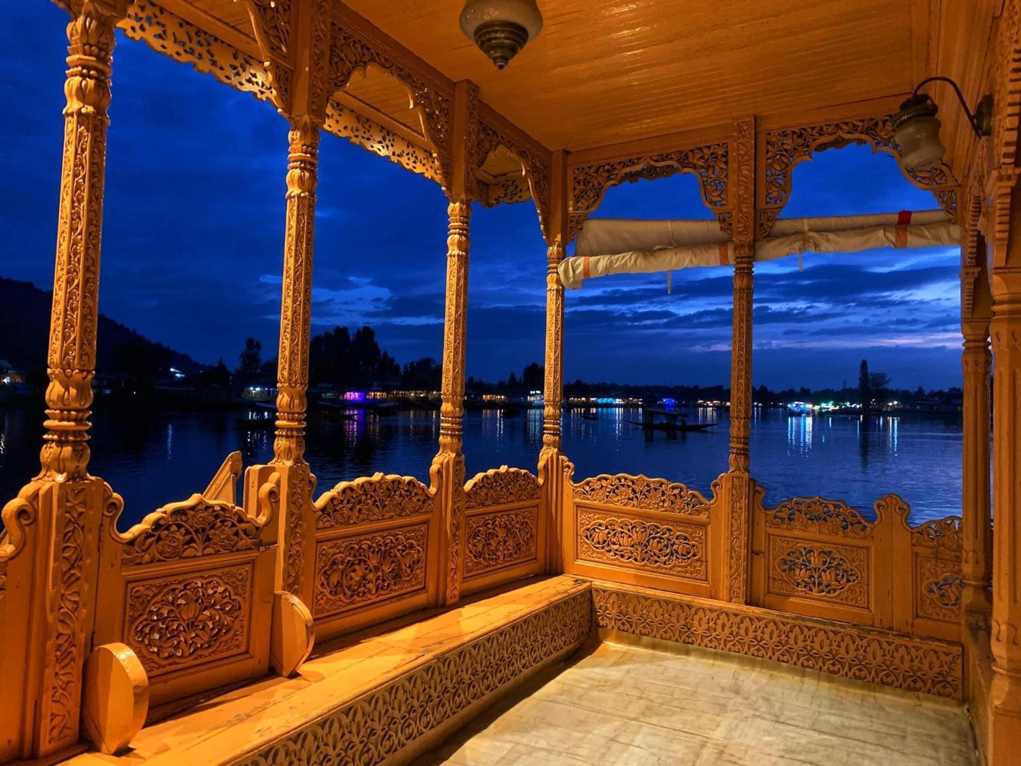 Hotel Houseboat New Pride Of Kashmir