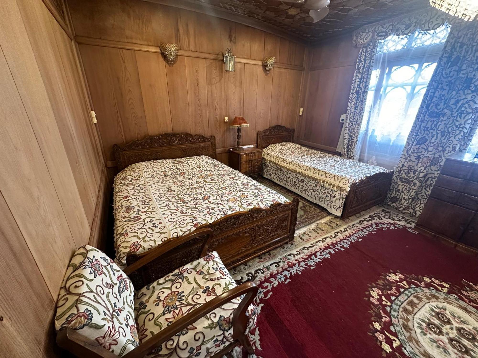 Hotel Houseboat New Pride Of Kashmir Srinagar (Jammu and Kashmir)