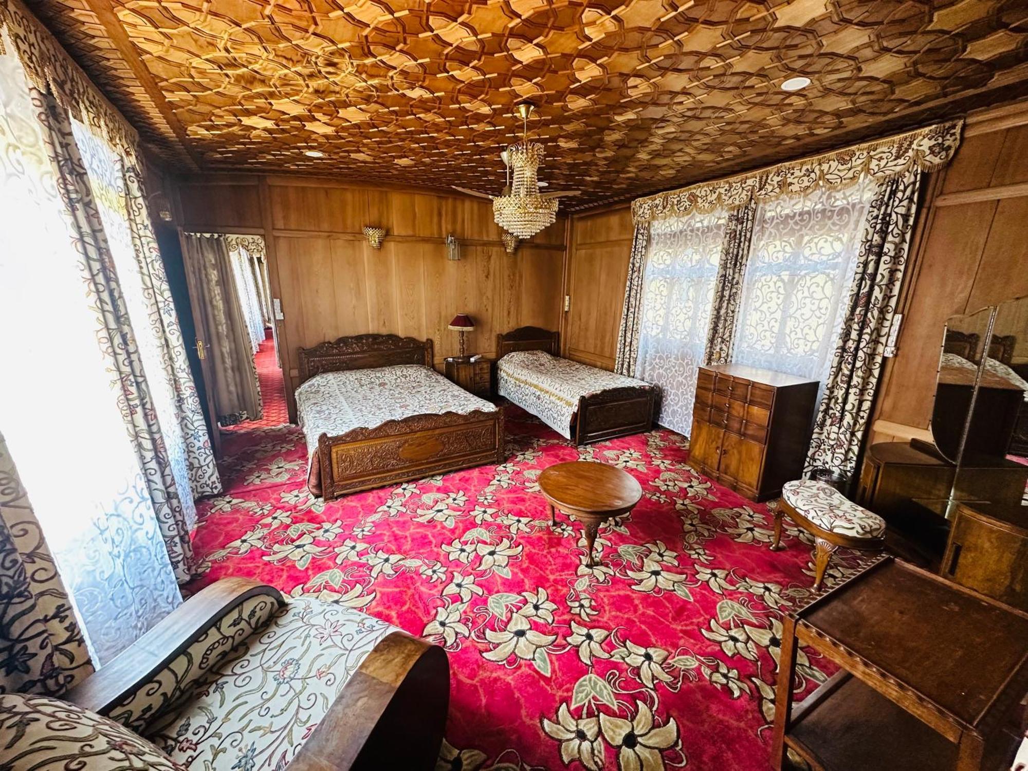 Houseboat New Pride Of Kashmir Hotel Srinagar (Jammu and Kashmir)