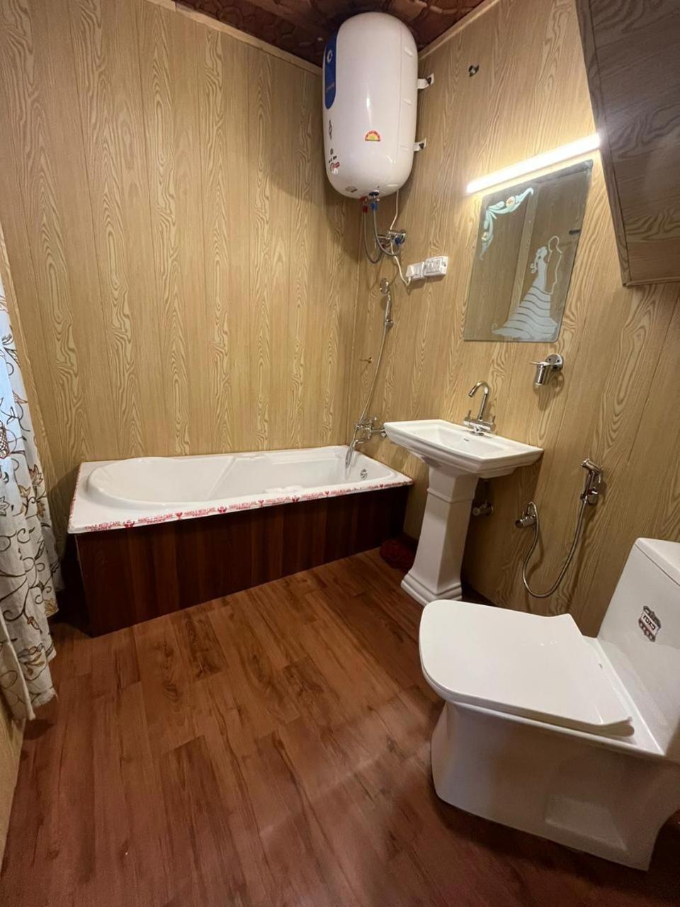 Hotel Hb Alps Houseboat