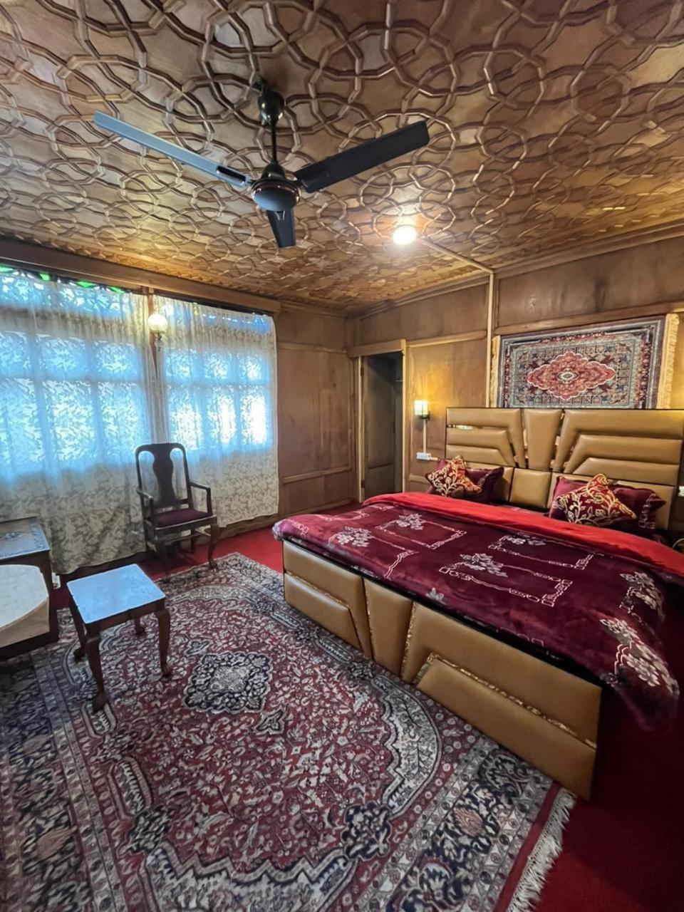 Hb Alps Houseboat