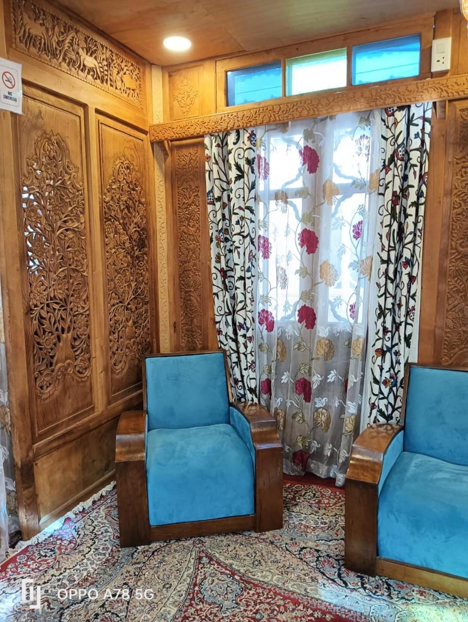 Golden Crest Dallake Botel Srinagar (Jammu and Kashmir)