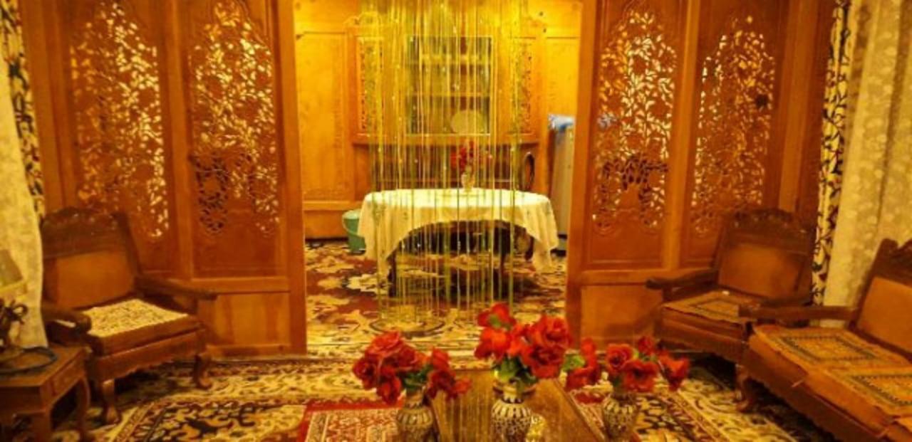 Golden Crest Dallake Botel
