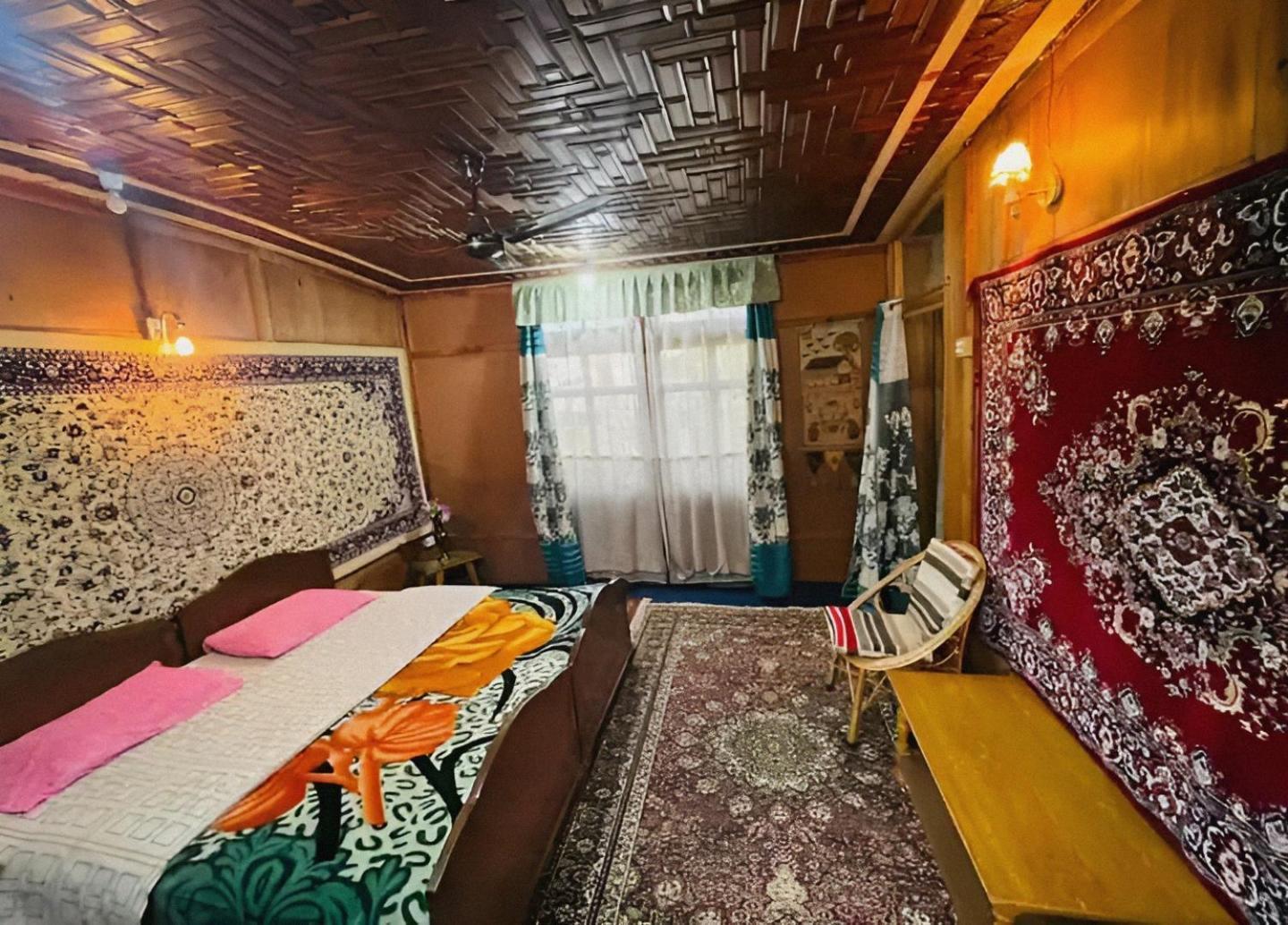Hotel Hareem Group Of Houseboats Srinagar (Jammu and Kashmir)