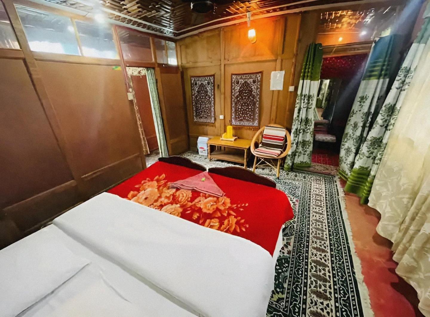 Hareem Group Of Houseboats