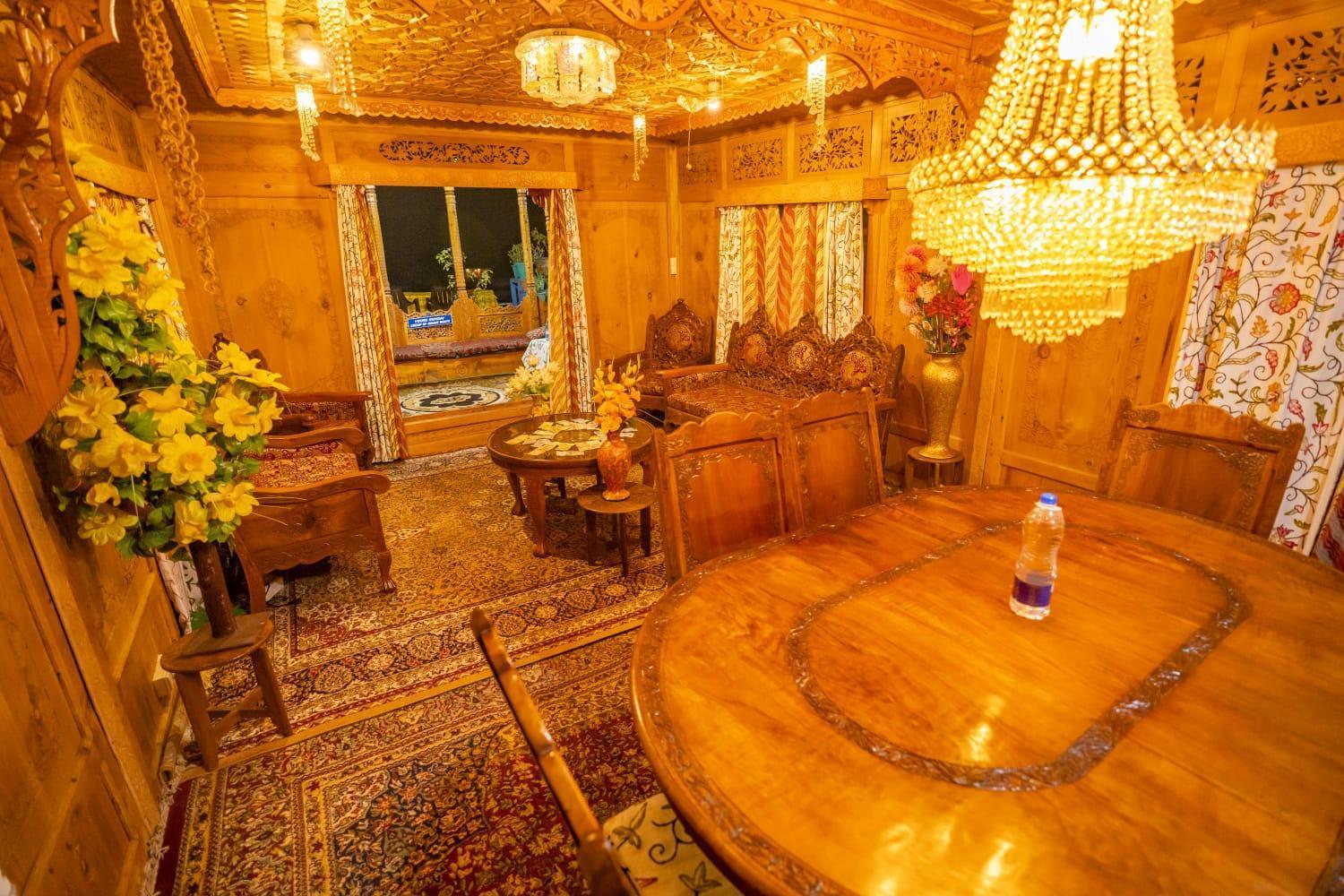 Hareem Group Of Houseboats