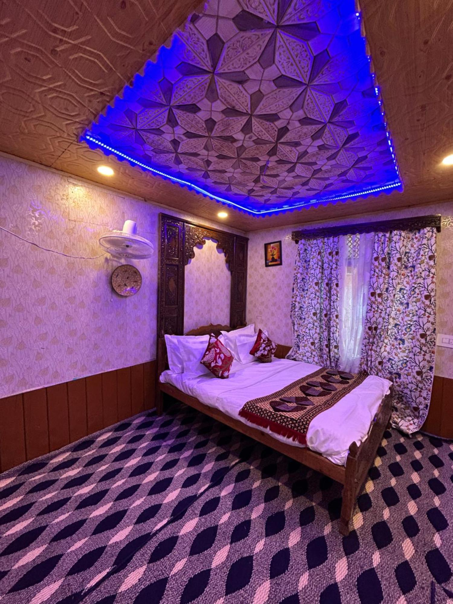 Hotel Hareem Group Of Houseboats