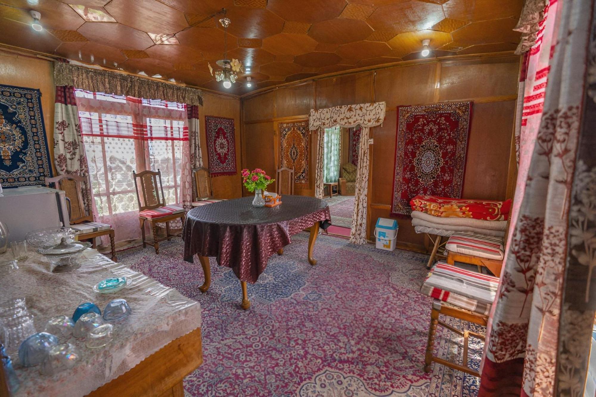 Hareem Group Of Houseboats Hotel Srinagar (Jammu and Kashmir)