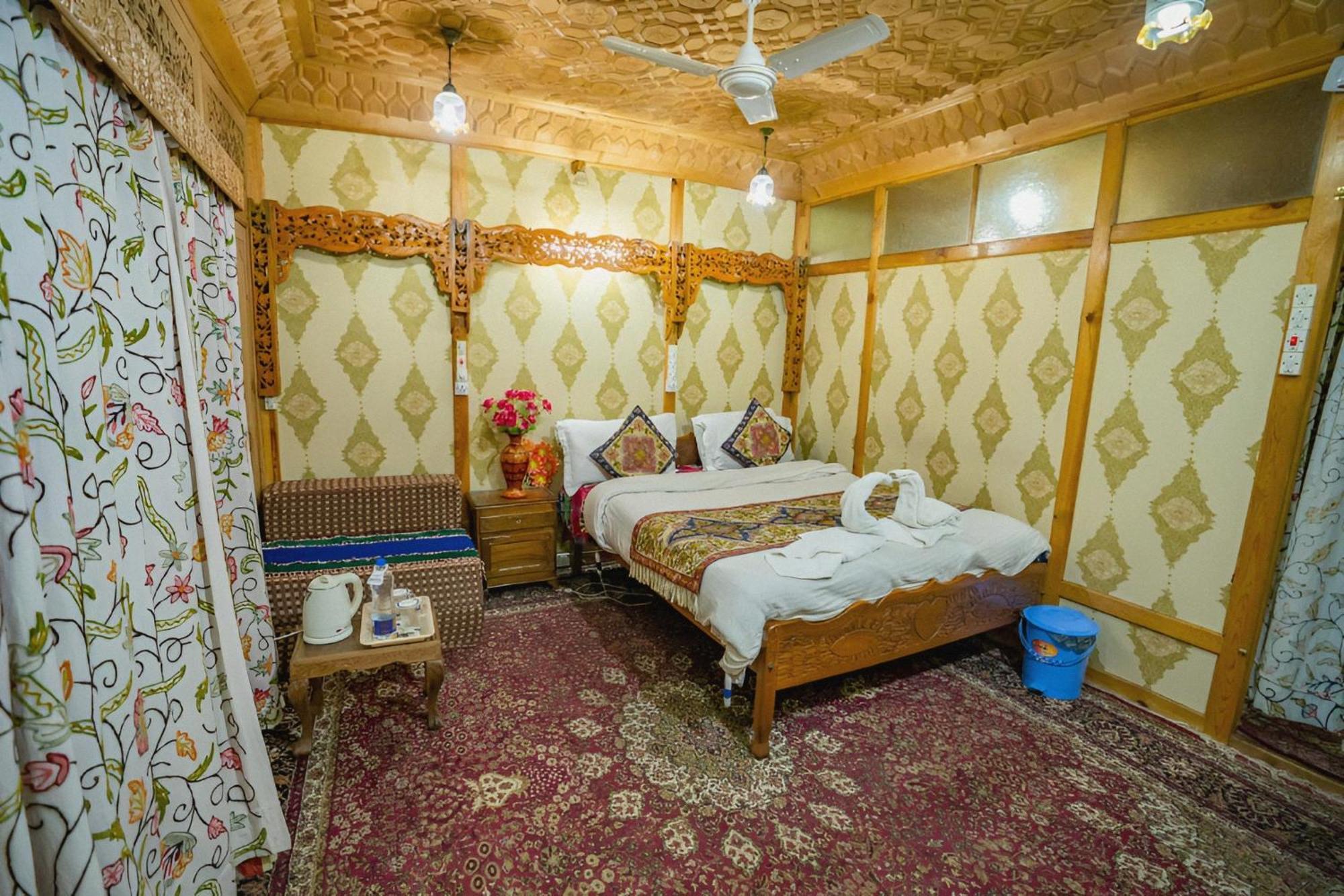 Hareem Group Of Houseboats Srinagar (Jammu and Kashmir)
