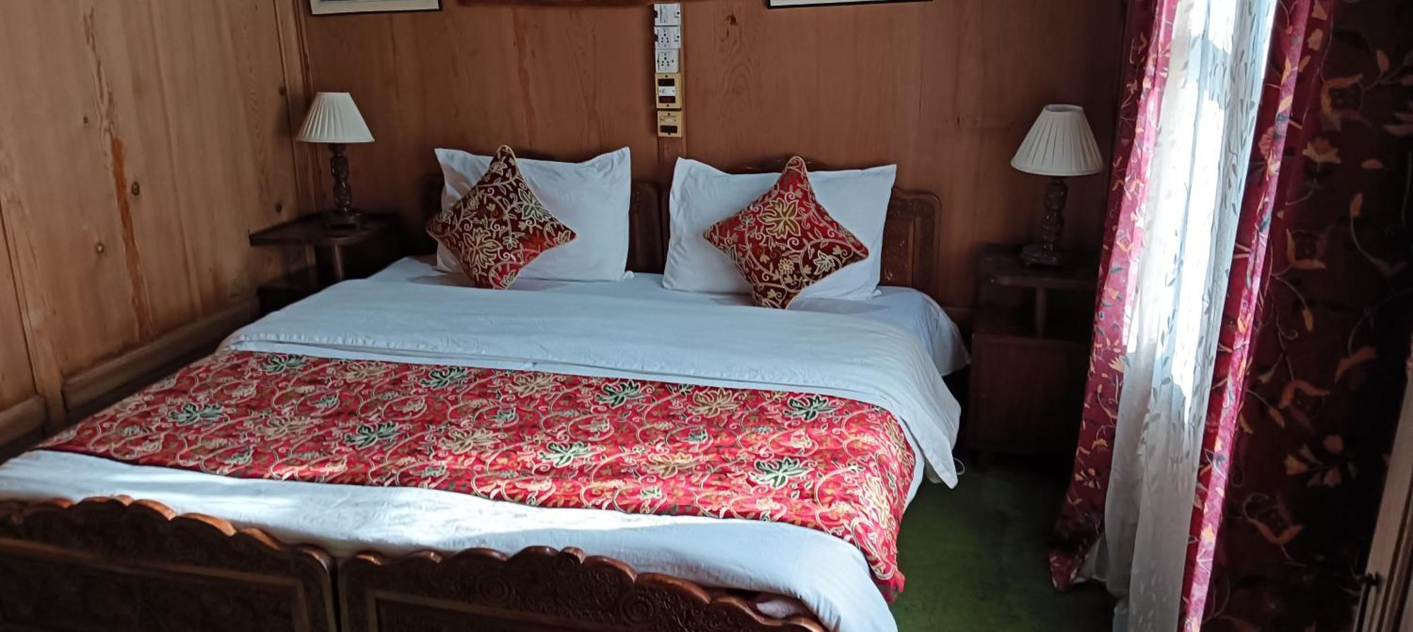 Golden Crest Dallake 3*