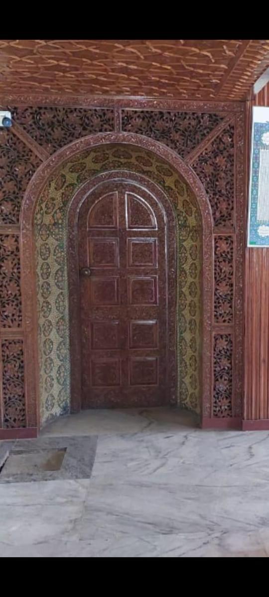 Kashmir Hill Town Hotel