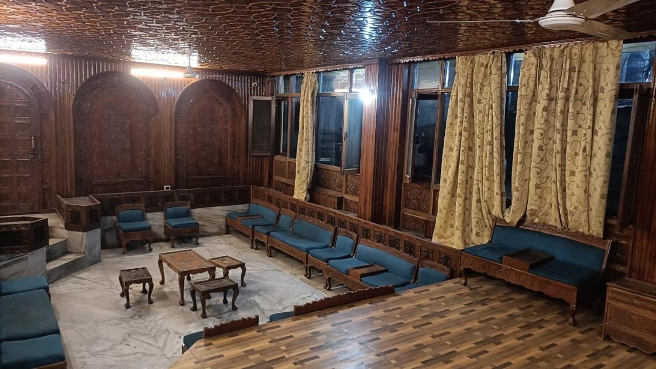 Kashmir Hill Town Hotel 3*