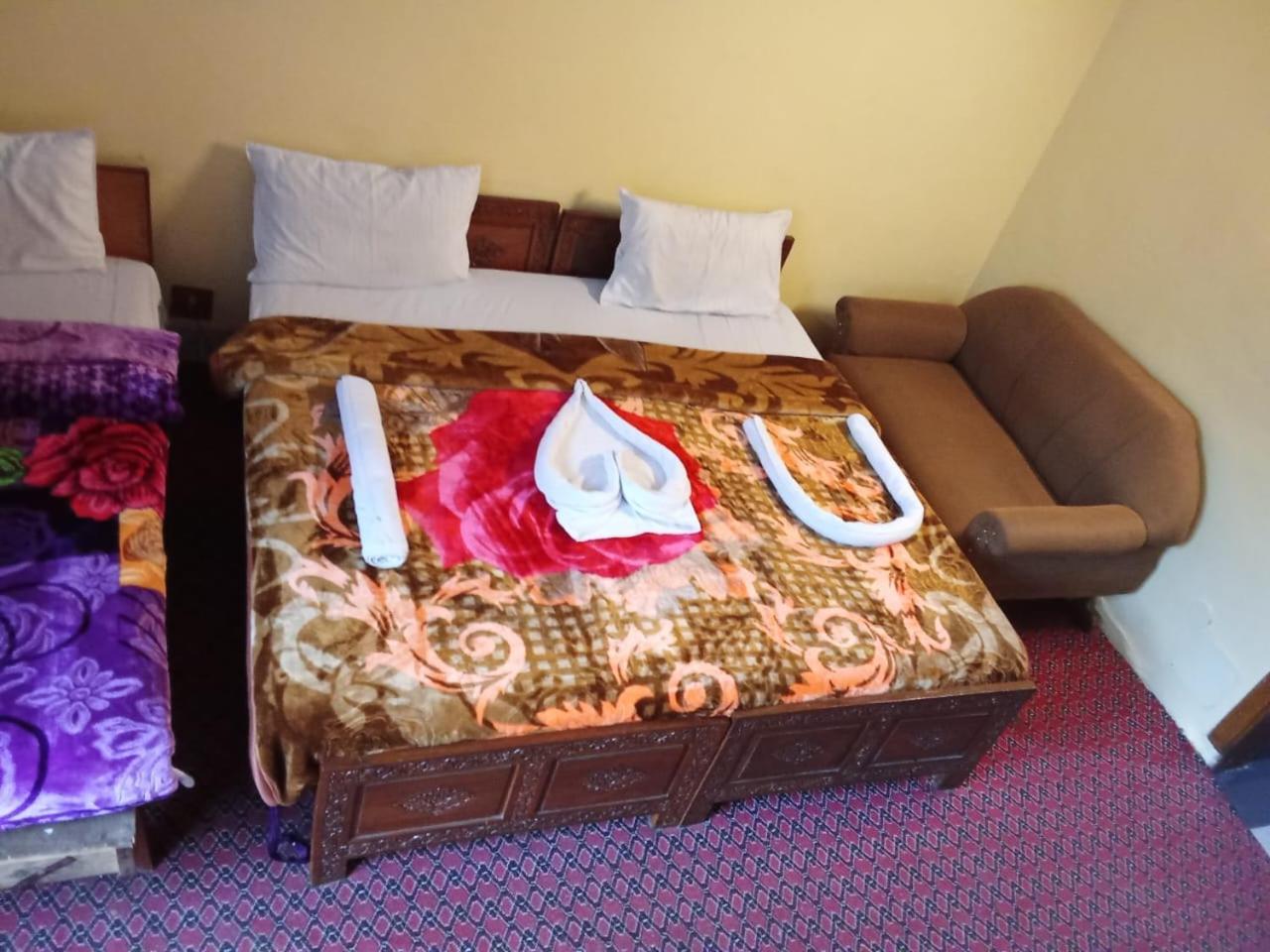 Hotel Kashmir Hill Town