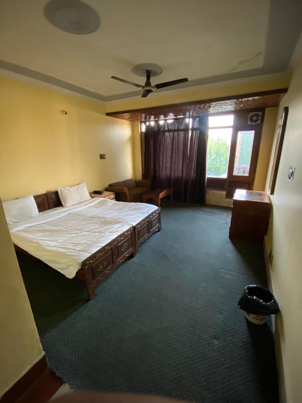 Hotel Kashmir Hill Town