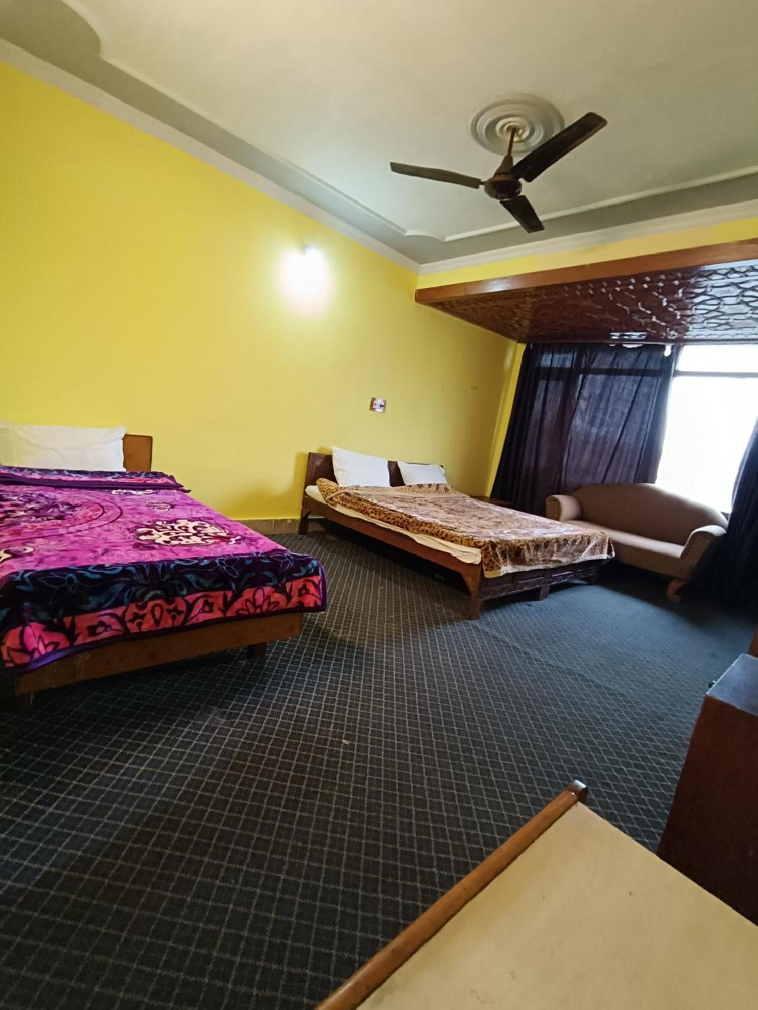 Hotel Kashmir Hill Town 3*
