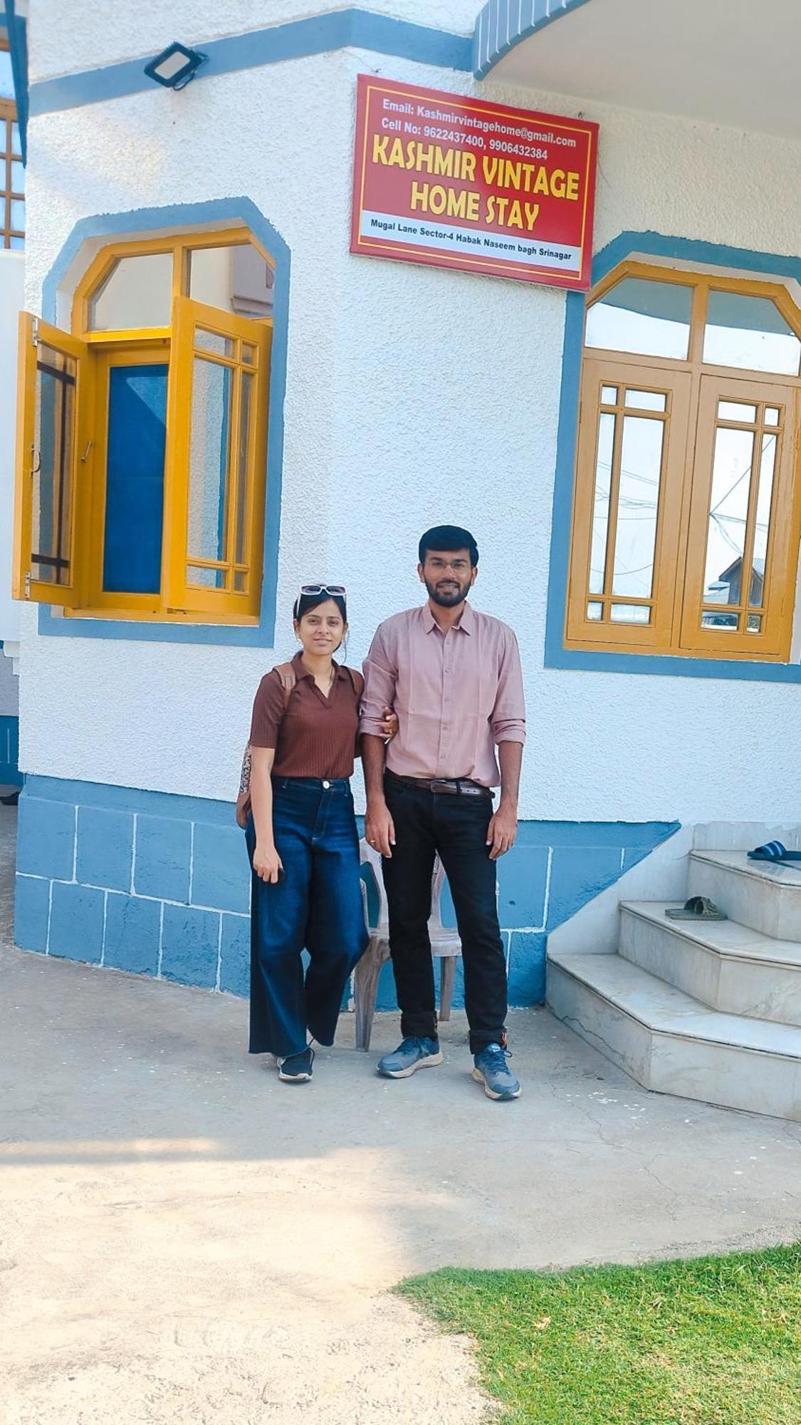 Kashmir Vintage * Srinagar (Jammu and Kashmir)