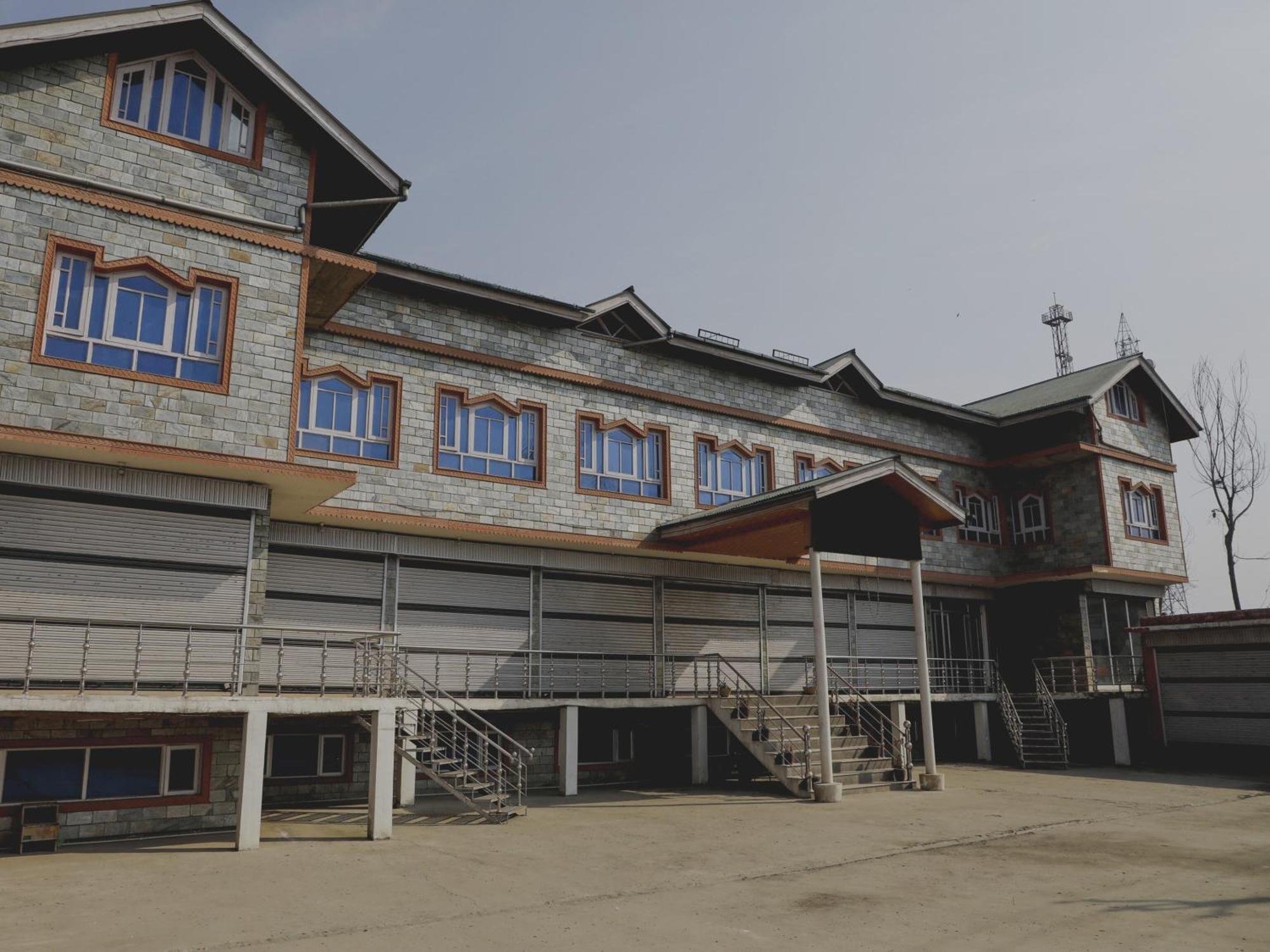 Hotel Capital O Sobo Srinagar (Jammu and Kashmir)