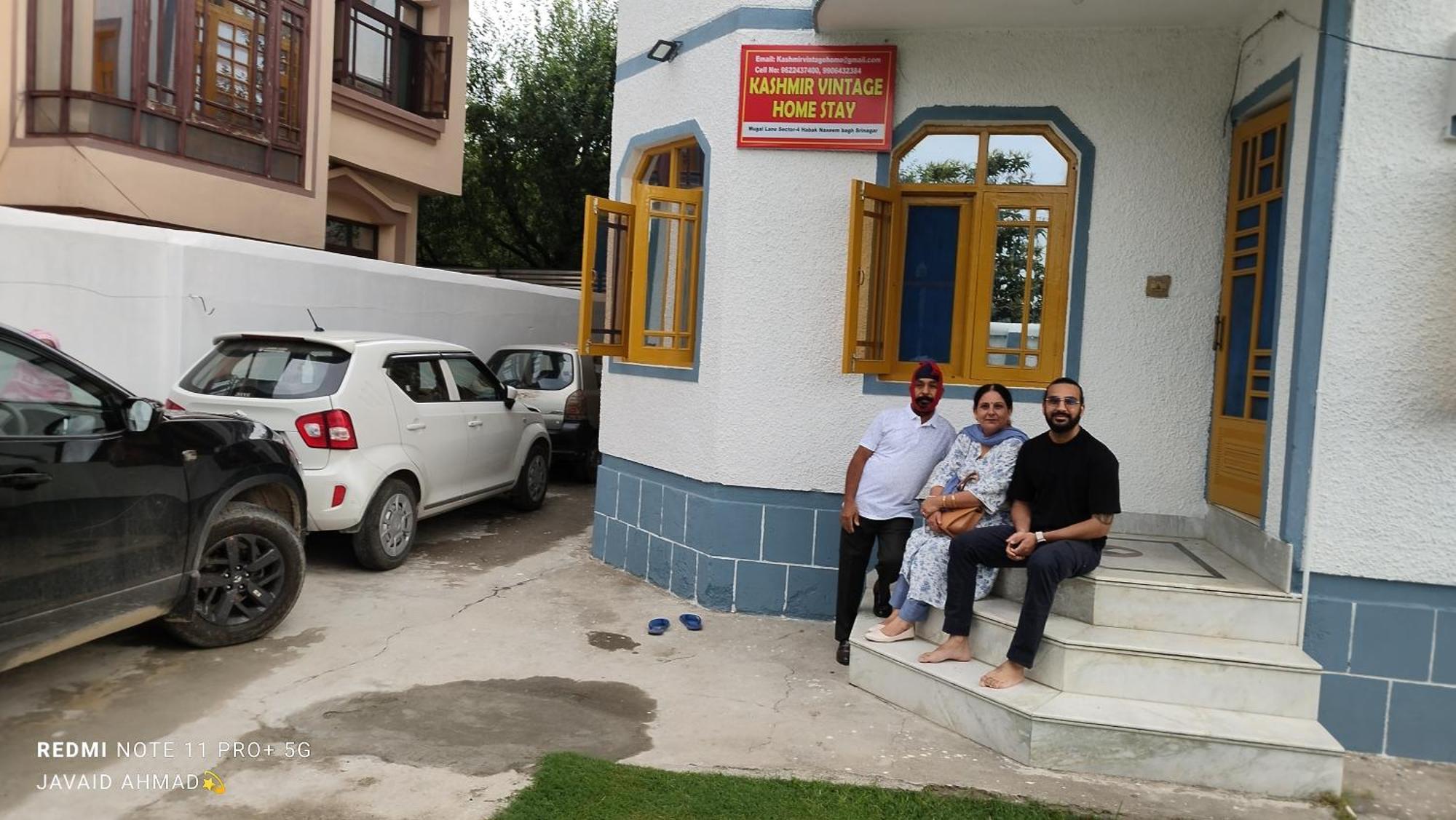 Kashmir Vintage Srinagar (Jammu and Kashmir)