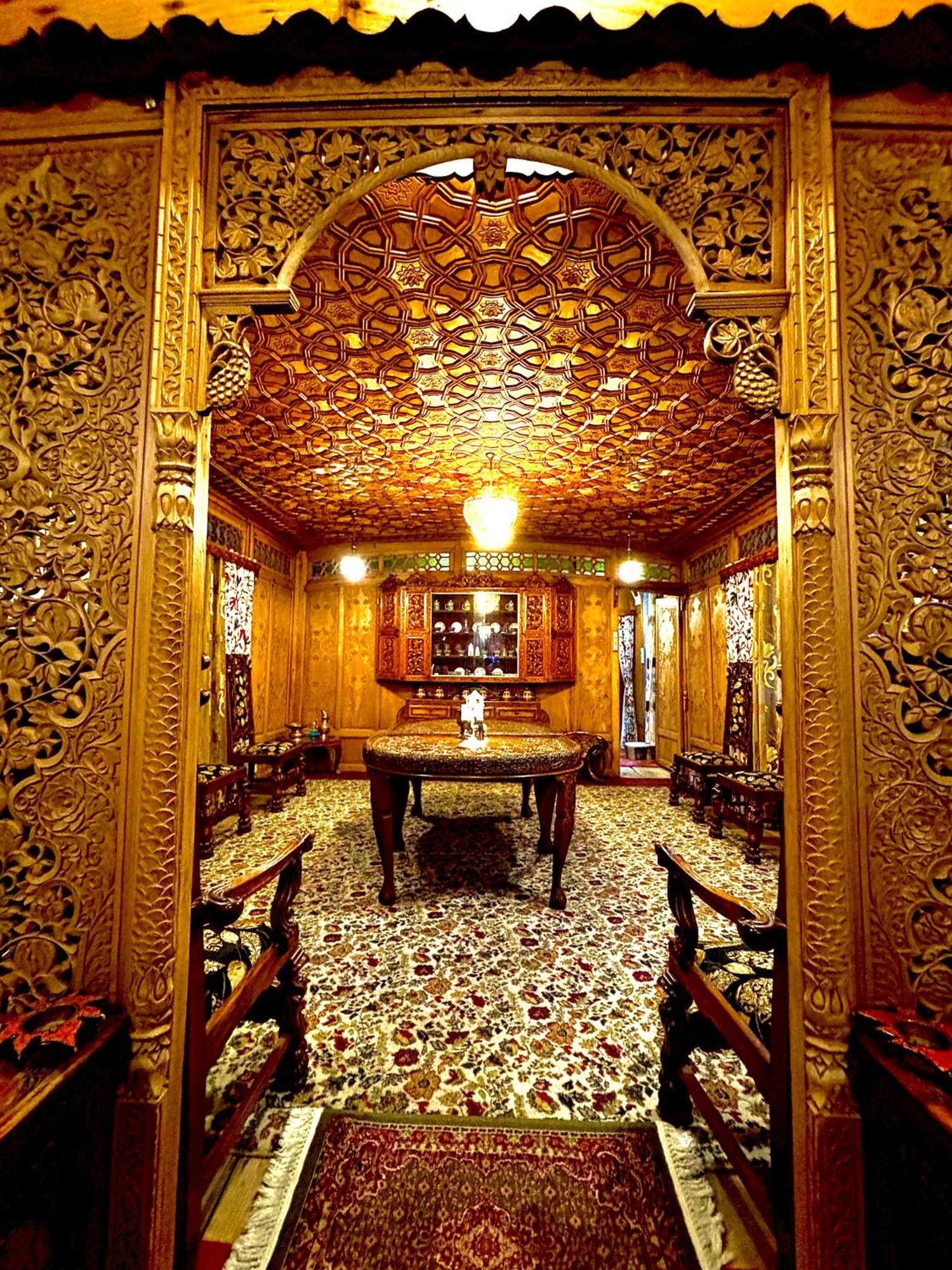 The Badyari Palace Houseboats