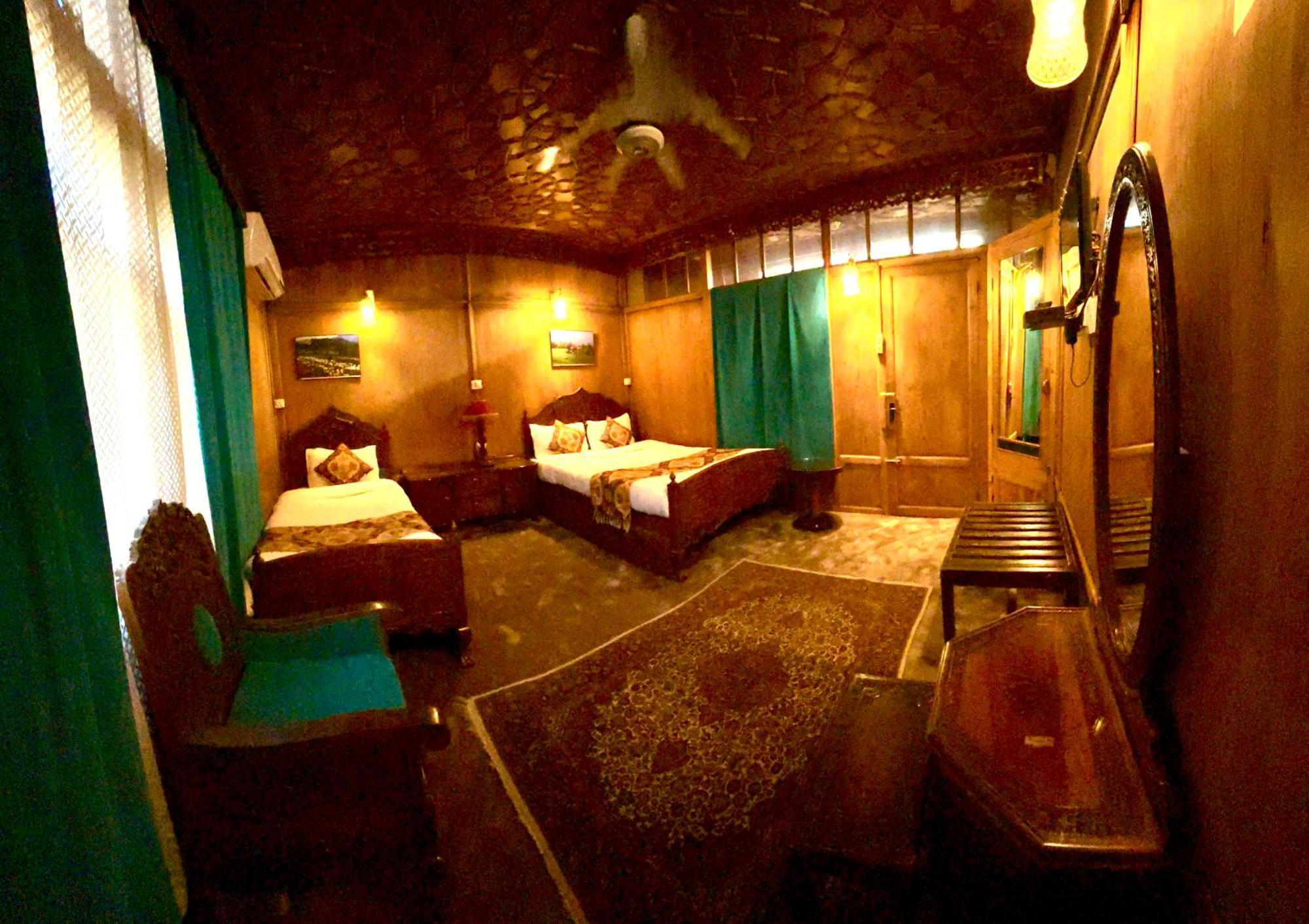 The Badyari Palace Houseboats Bed & Breakfast Srinagar (Jammu and Kashmir)