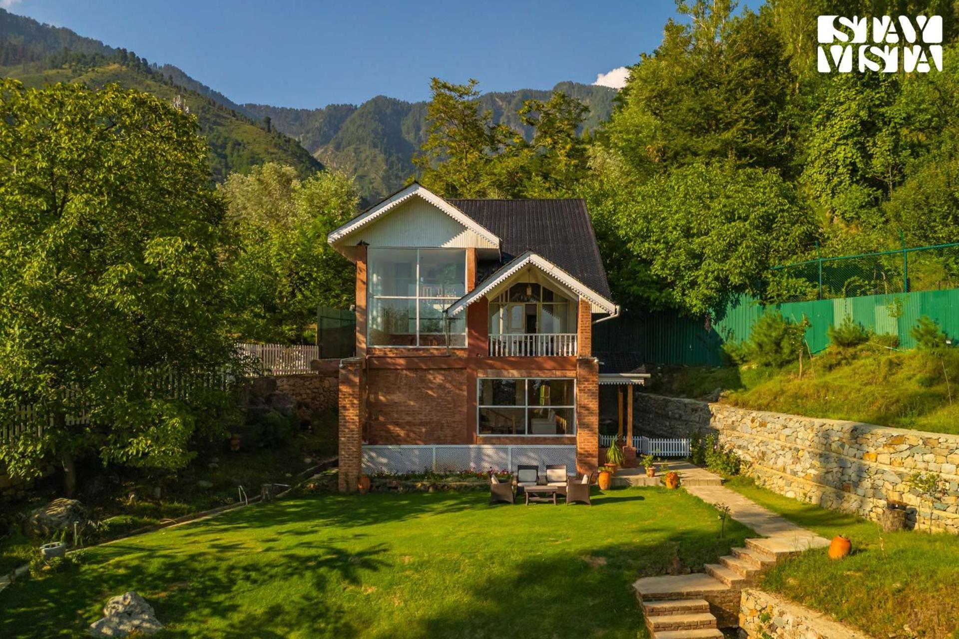Stayvista At Aaram Gah With Lawn, Bonfire, Bbq Villa