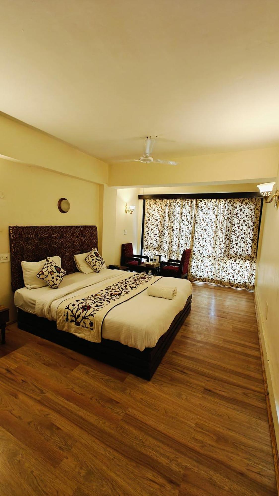 Hotel Kabir Srinagar (Jammu and Kashmir)