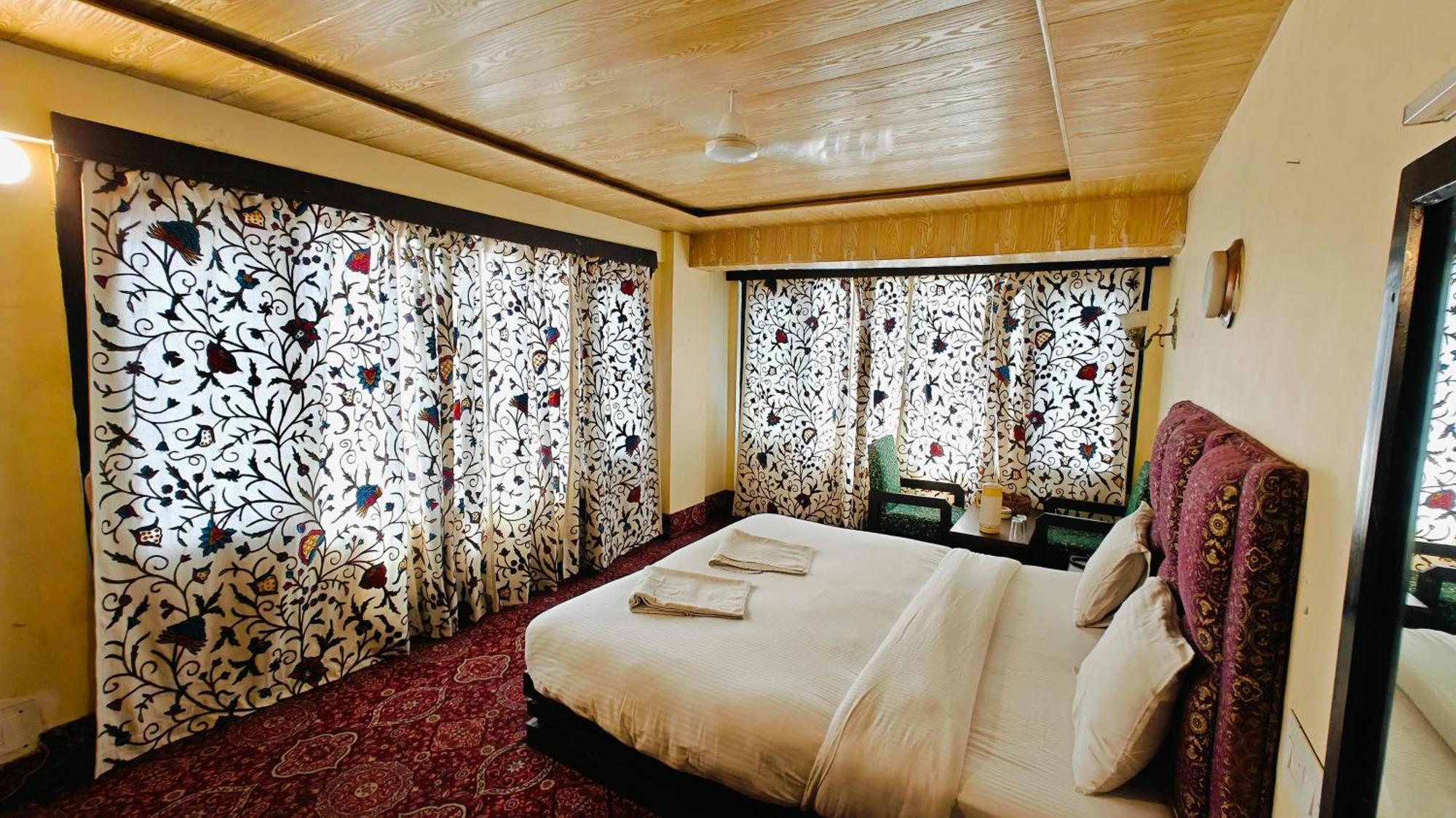 Kabir Hotel Srinagar (Jammu and Kashmir)