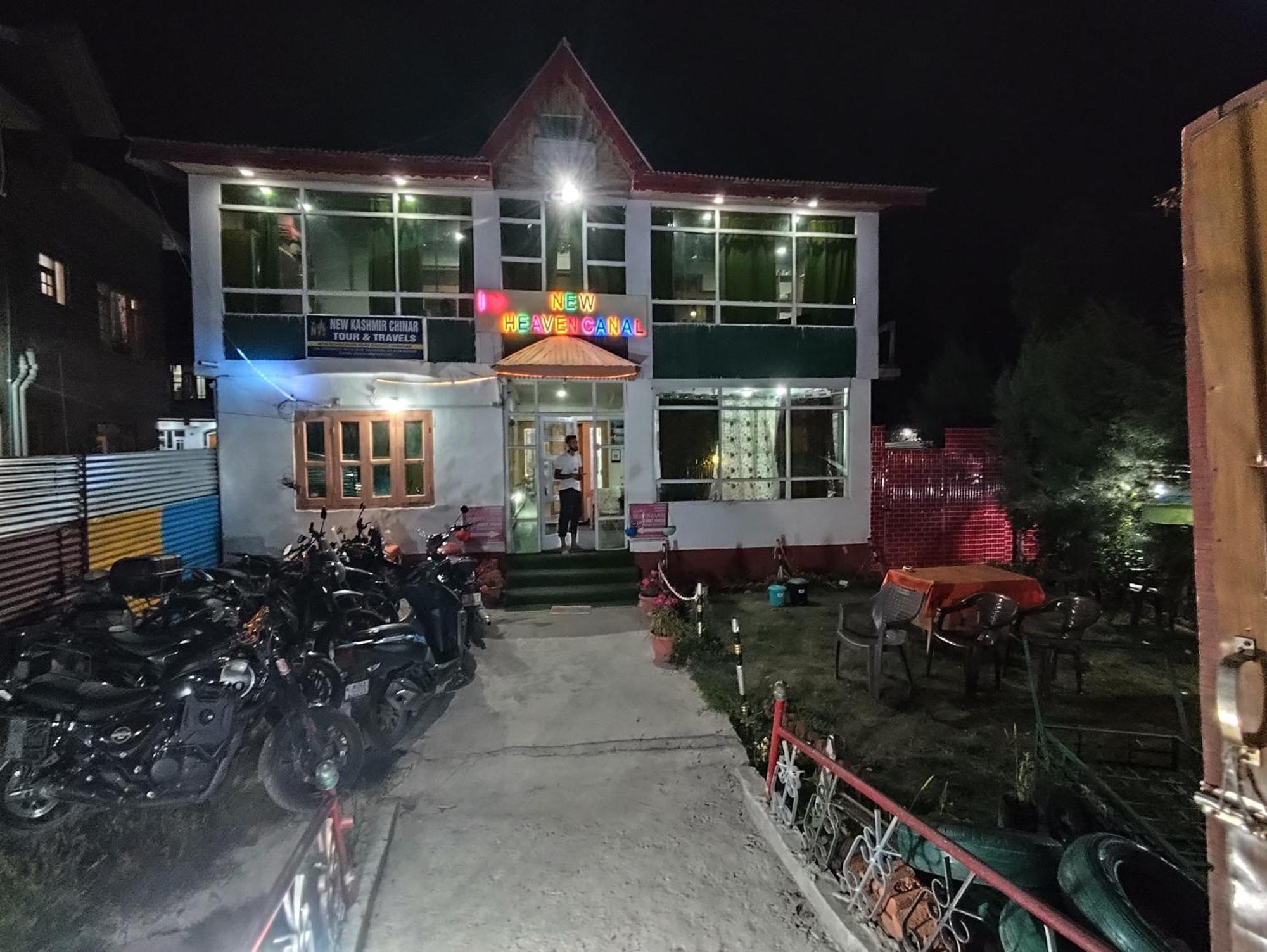 New Heaven Canal Hotel 2*